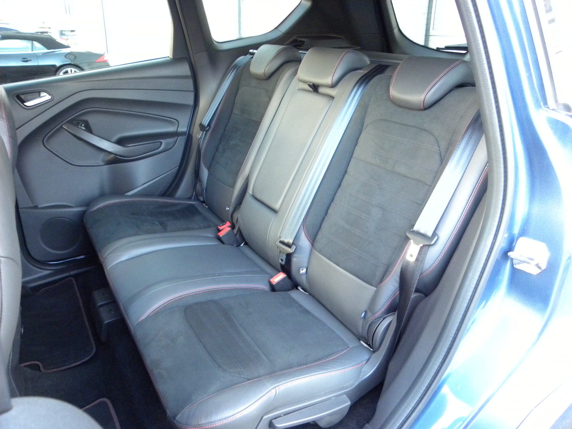 FORD Kuga 2.0 TDCi ST Line High 4WD PowerShift-image-9