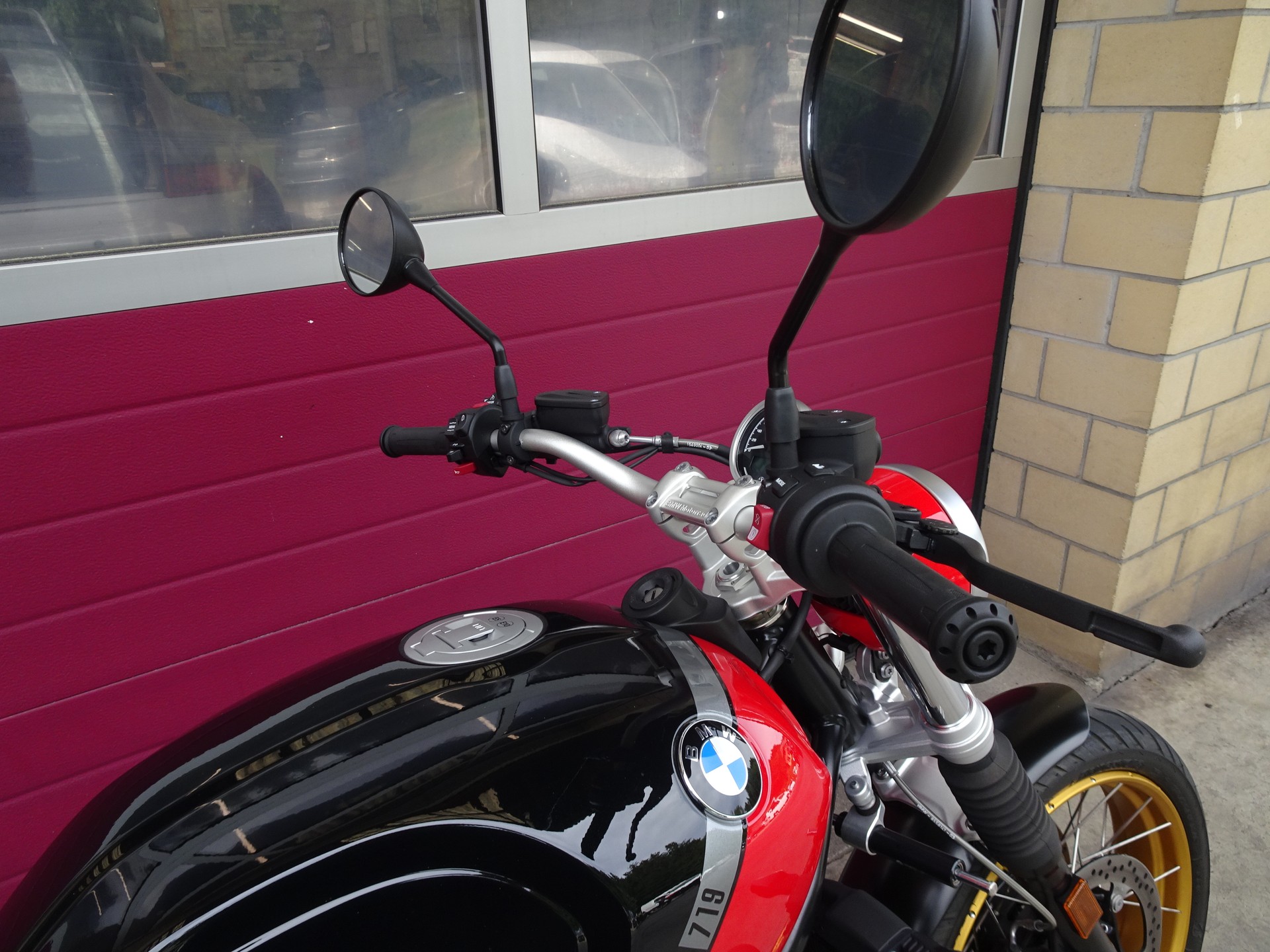 BMW R nineT Scrambler-image-4