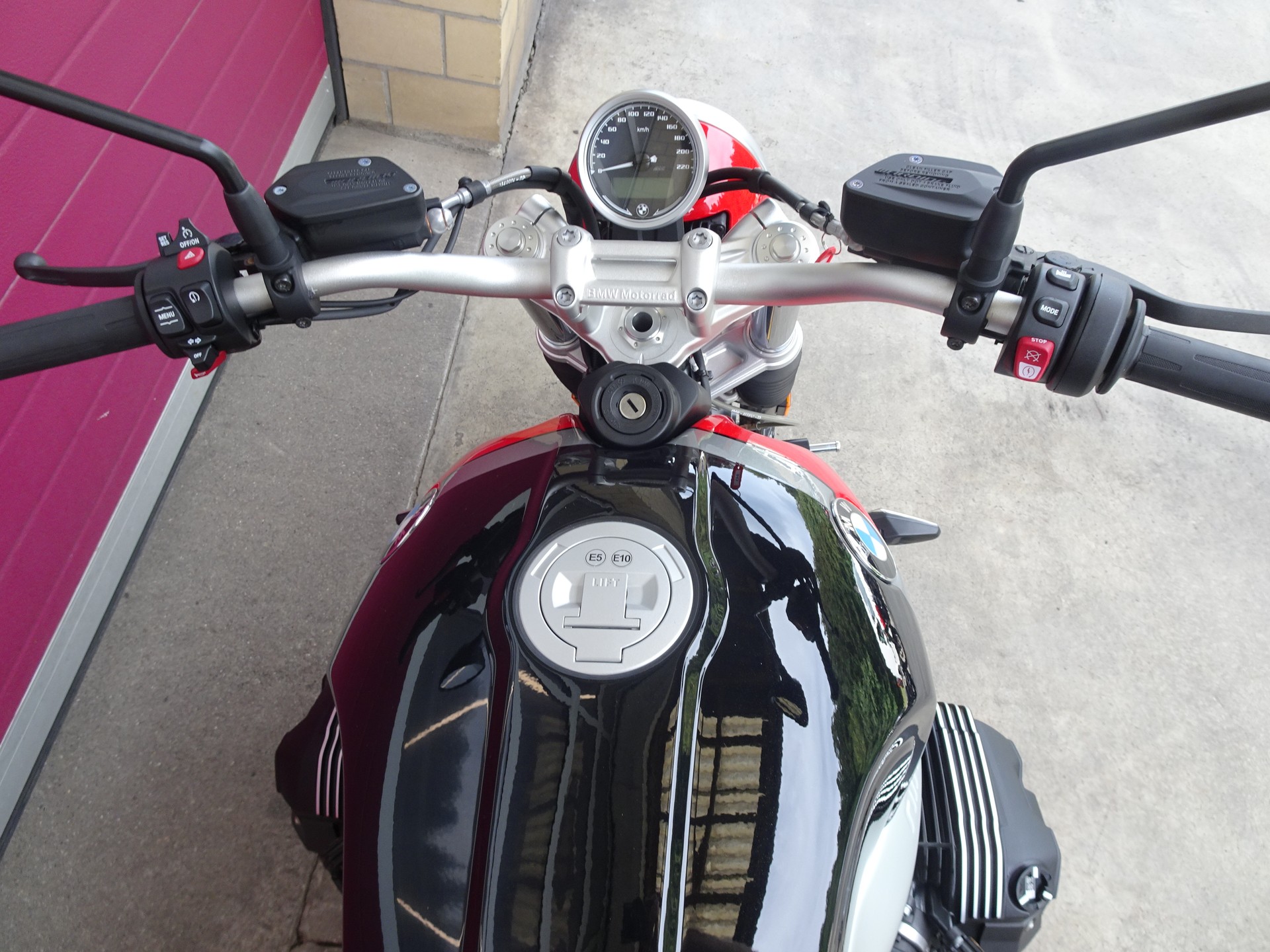 BMW R nineT Scrambler-image-5
