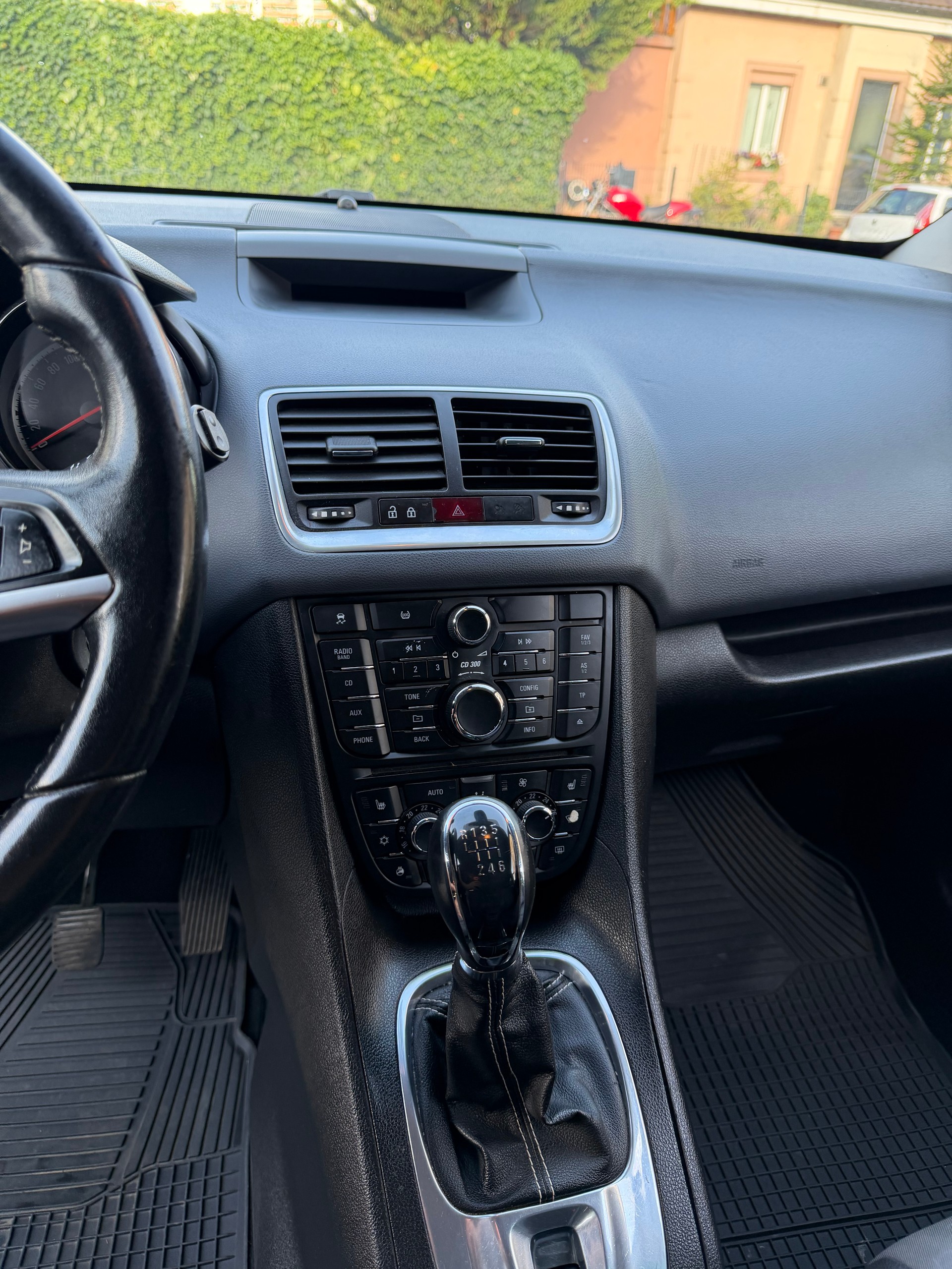 OPEL Meriva 1.4 Turbo Cosmo-image-7