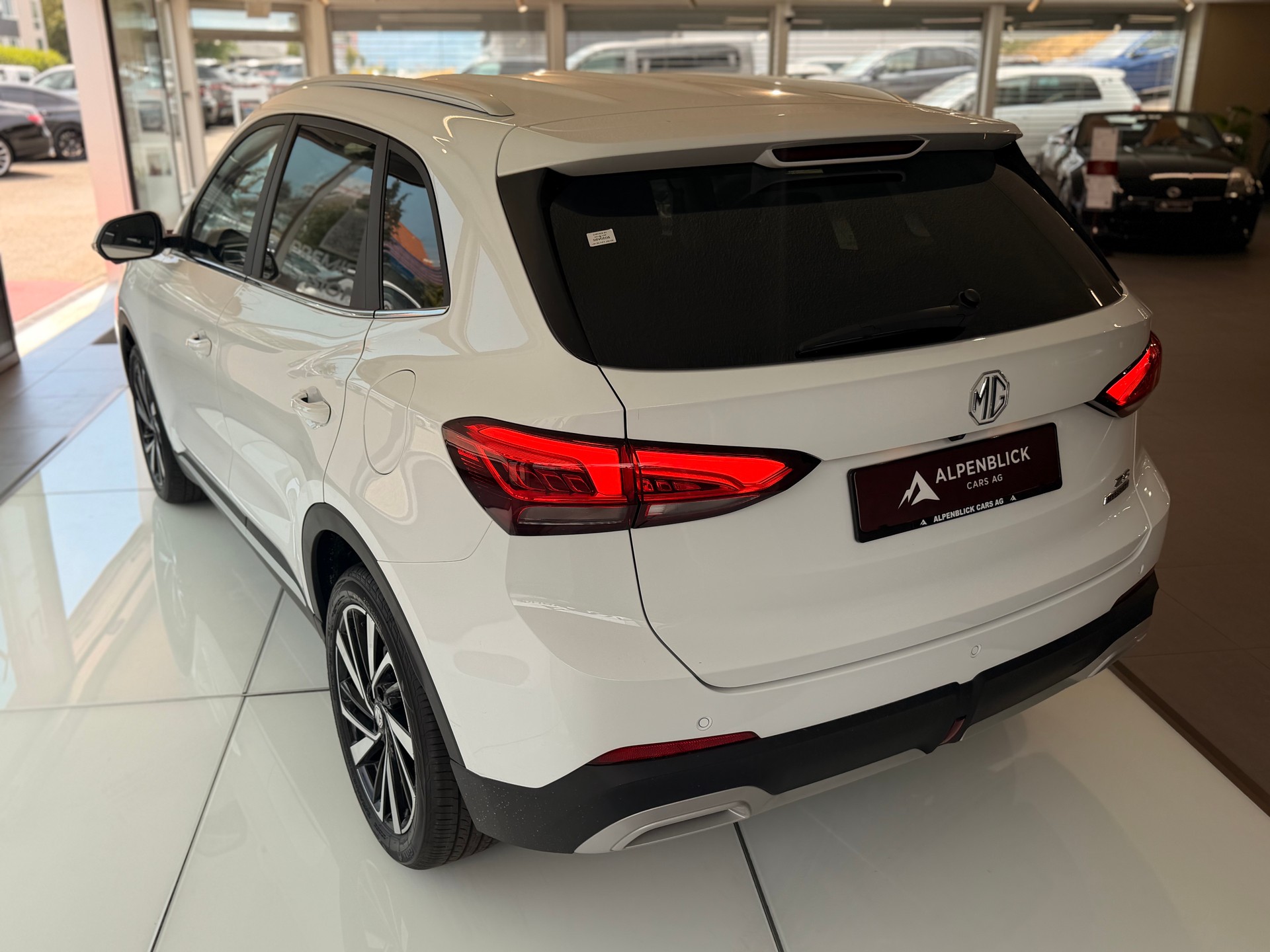 MG ZS 1.5 HEV Luxury-image-11