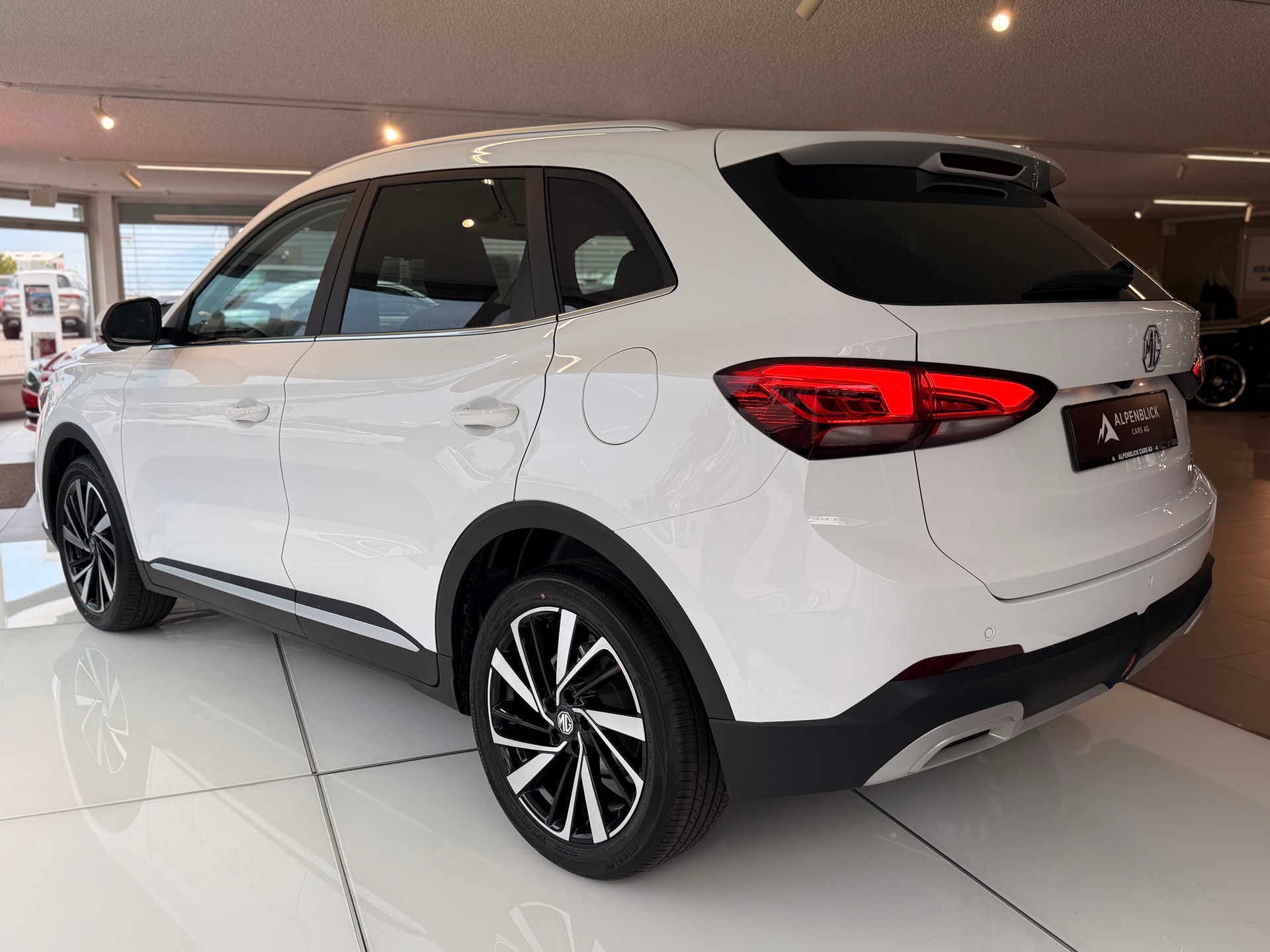 MG ZS 1.5 HEV Luxury-image-14