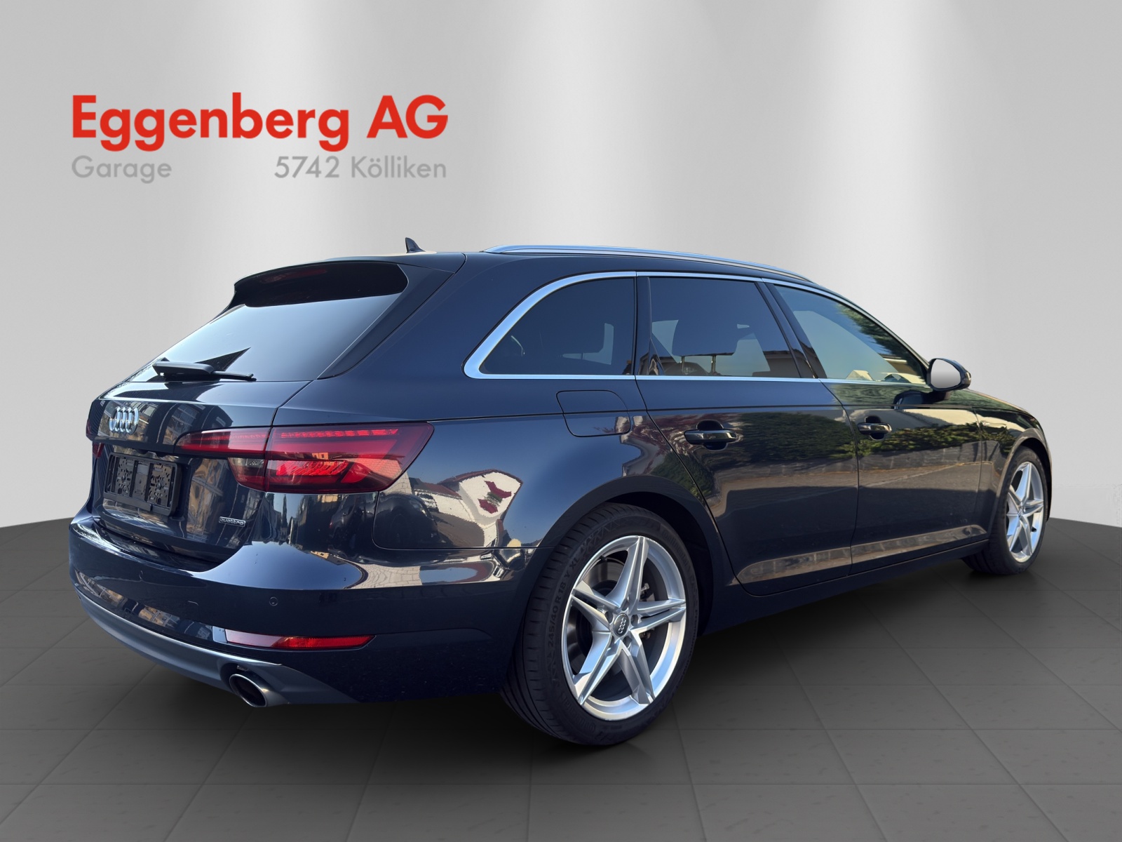 AUDI A4 Avant 2.0 TFSI Sport quattro S-tronic, Mondscheinblau Metallic, 8-fach bereift-image-4