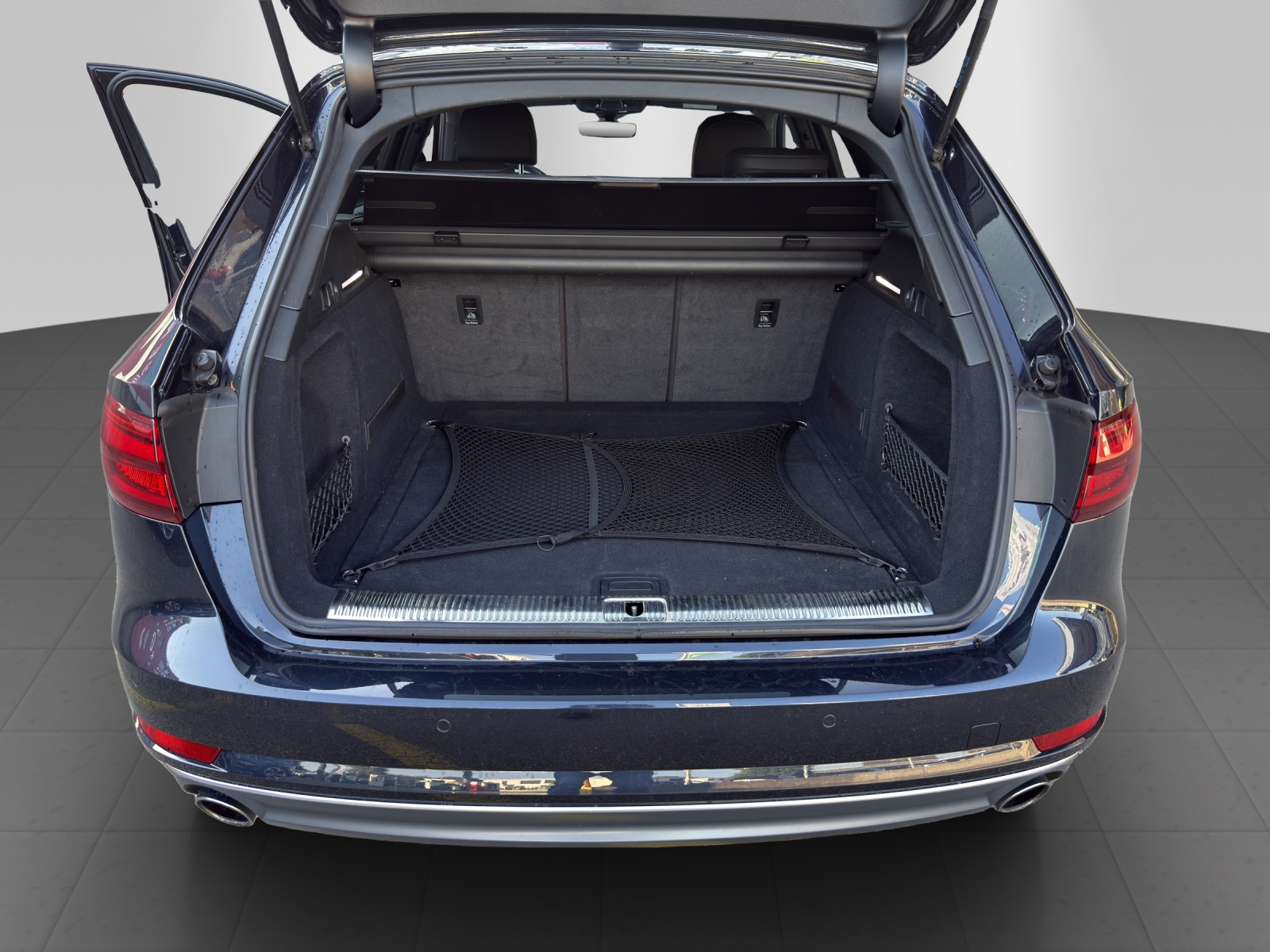 AUDI A4 Avant 2.0 TFSI Sport quattro S-tronic, Mondscheinblau Metallic, 8-fach bereift-image-10