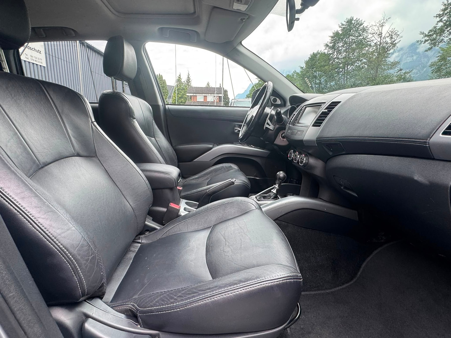 MITSUBISHI Outlander 2.2 DID Navigator 4WD TC-SST-image-14