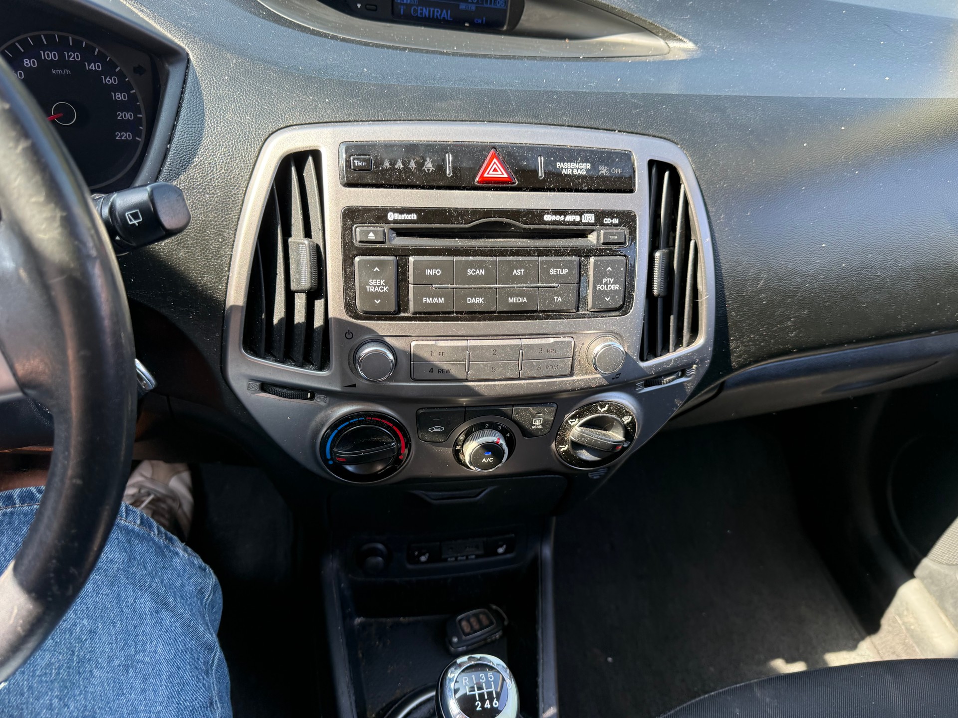HYUNDAI i20 1.4 Style-image-6