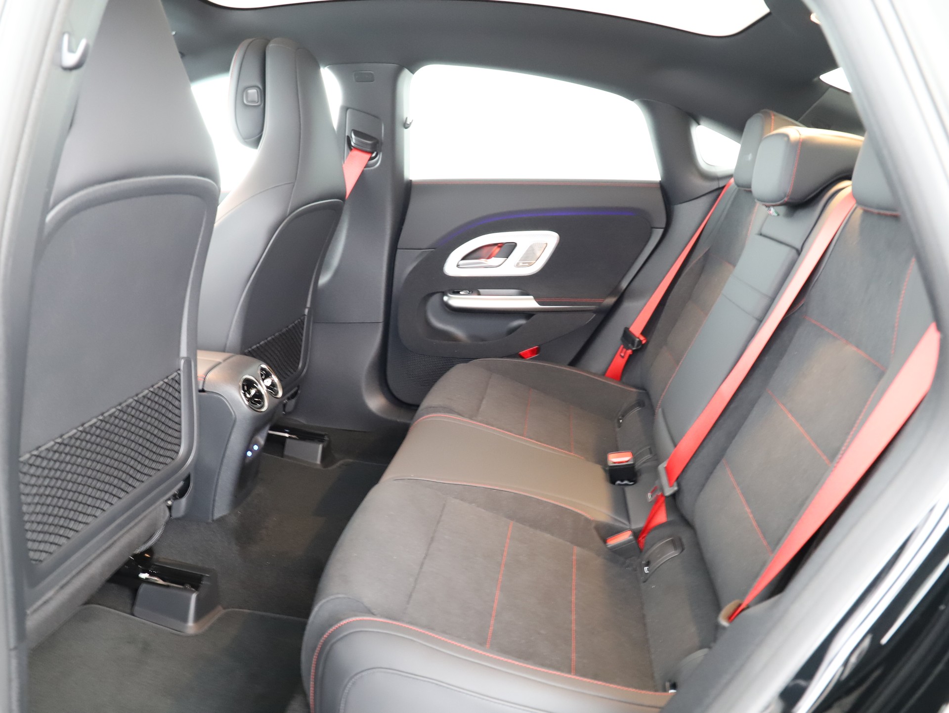 MERCEDES-BENZ CLA 220 8G-DCT 4Matic-image-10