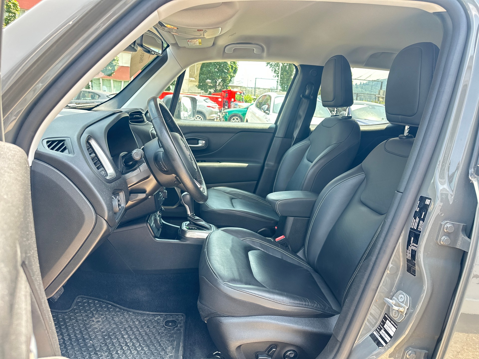 JEEP Renegade 1.3 Turbo Limited AWD-image-6