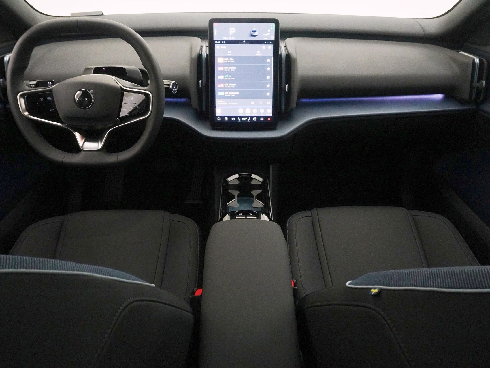 VOLVO EX 30 Twin Ultra Performance Black Edition AWD-image-10