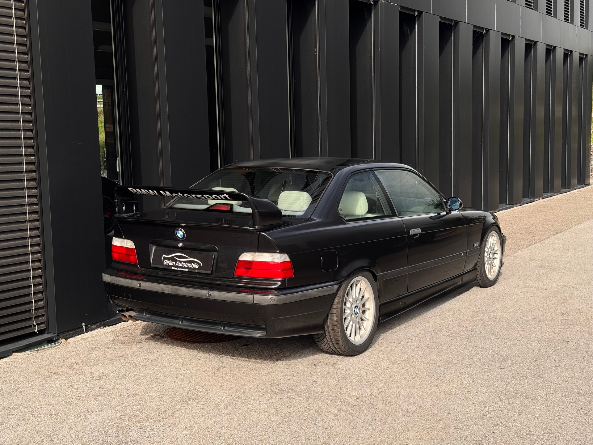 BMW 328i Coupé-image-10
