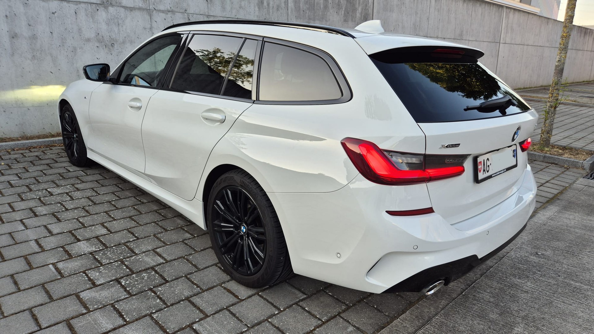 BMW 320d xDrive 48V Touring M-Sport Steptronic-image-2