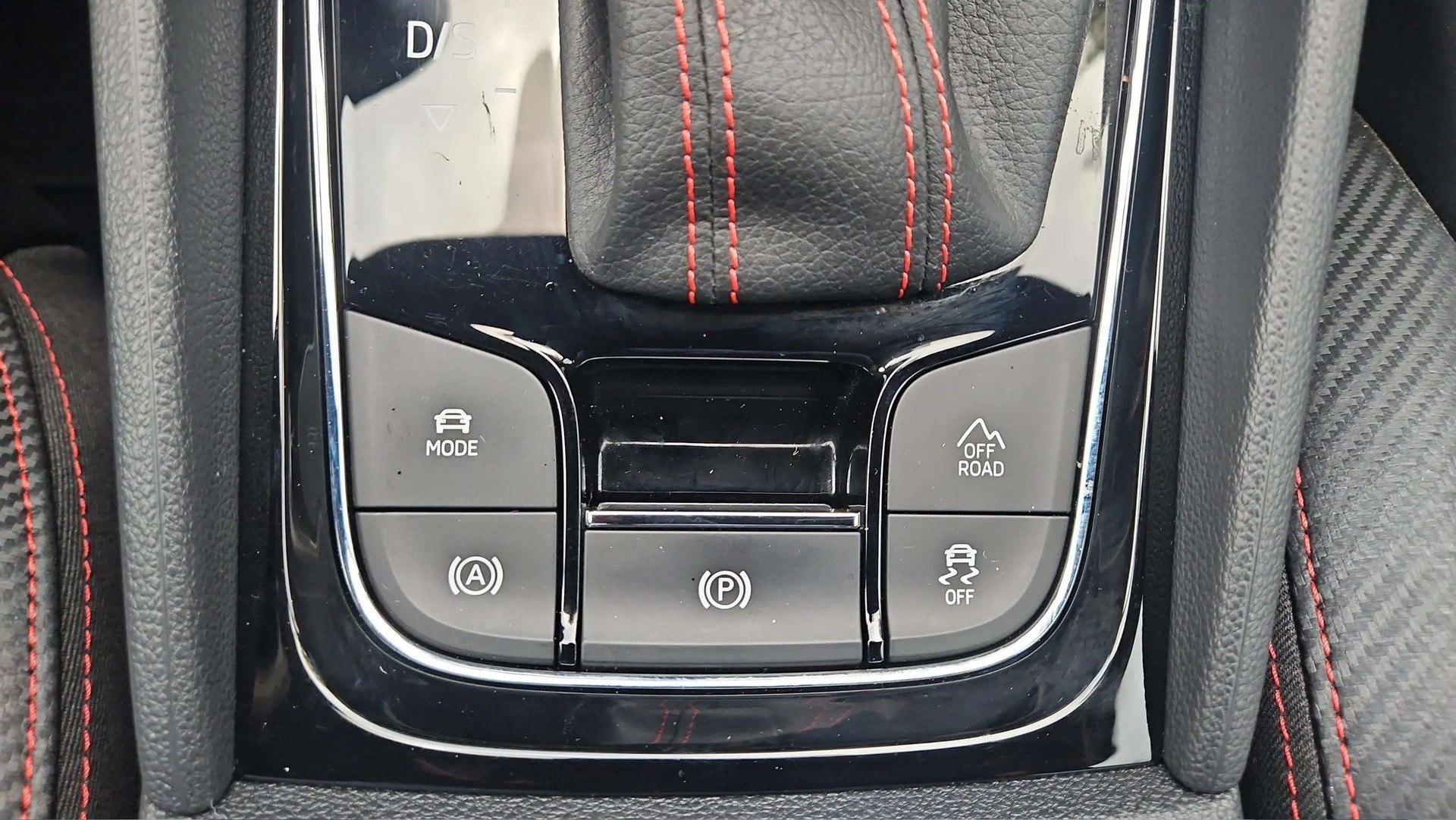 SKODA Kodiaq 2.0 TSI 4x4 RS mit AHK & Panoramadach + Standheizung-image-32