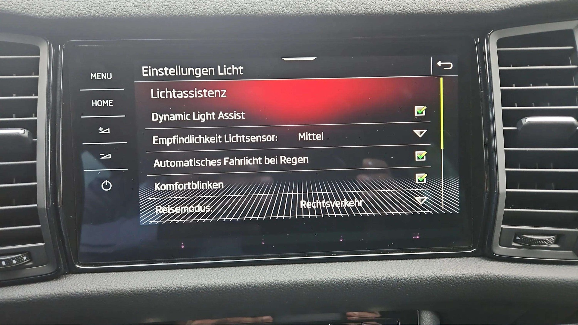 SKODA Kodiaq 2.0 TSI 4x4 RS mit AHK & Panoramadach + Standheizung-image-26