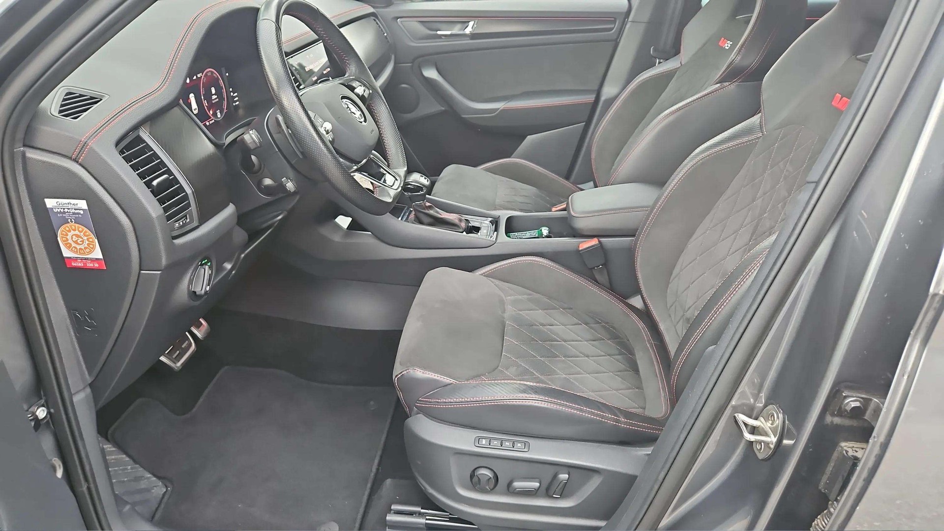 SKODA Kodiaq 2.0 TSI 4x4 RS mit AHK & Panoramadach + Standheizung-image-10