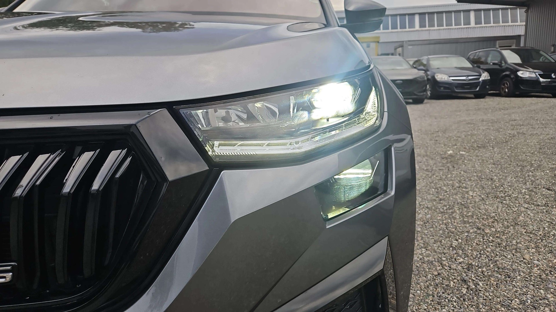 SKODA Kodiaq 2.0 TSI 4x4 RS mit AHK & Panoramadach + Standheizung-image-37