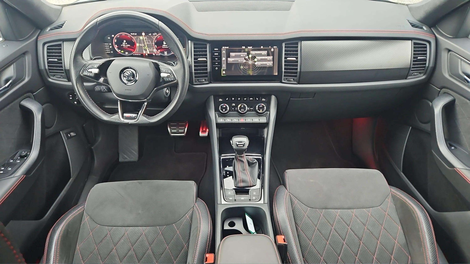 SKODA Kodiaq 2.0 TSI 4x4 RS mit AHK & Panoramadach + Standheizung-image-9