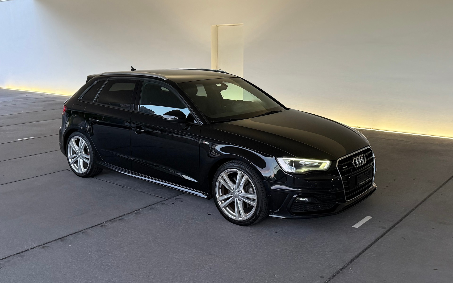 AUDI A3 Sportback 2.0 TDI S-LINE Quattro S-tronic-showroom-element-3