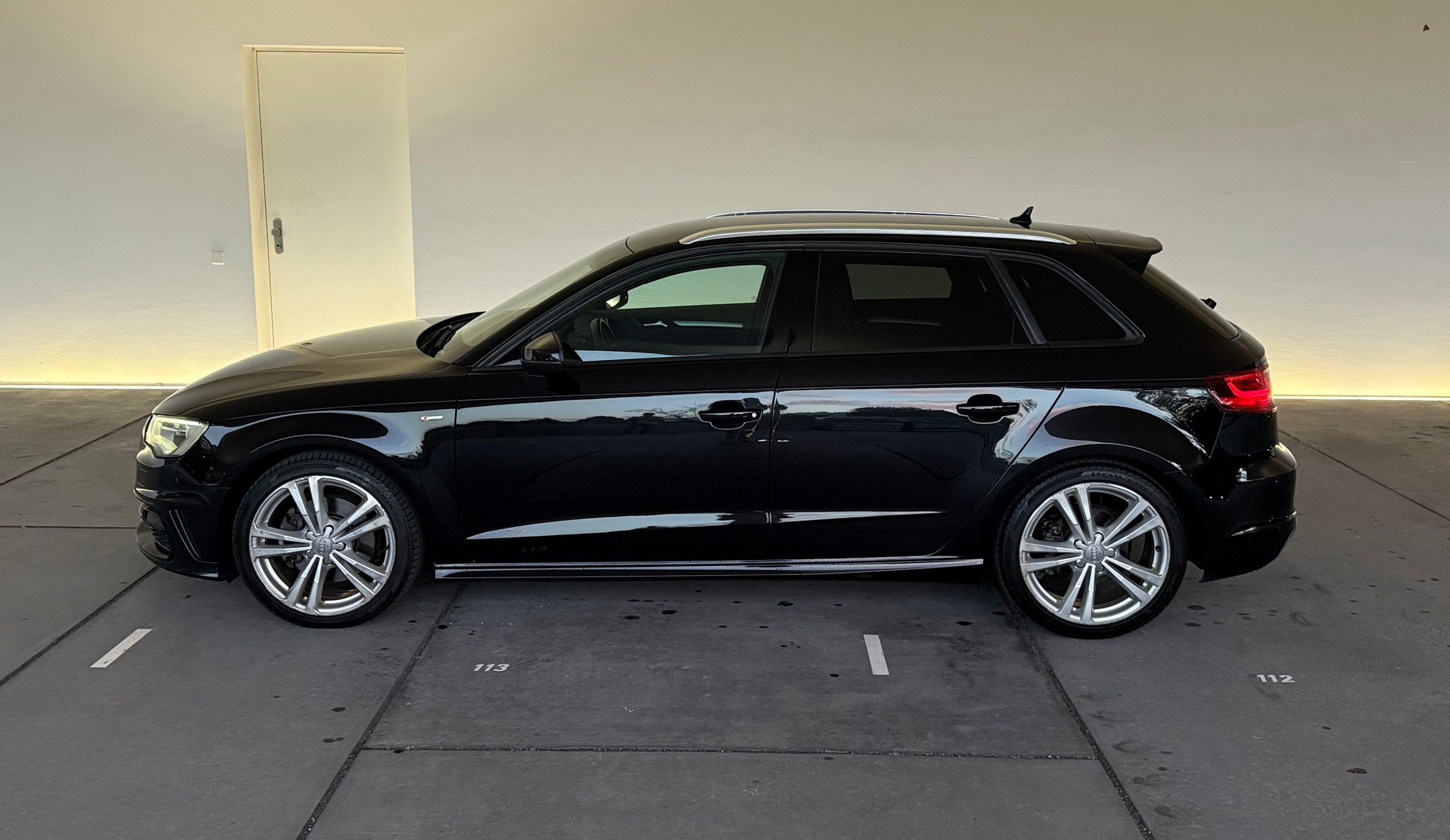 AUDI A3 Sportback 2.0 TDI S-LINE Quattro S-tronic-showroom-element-1