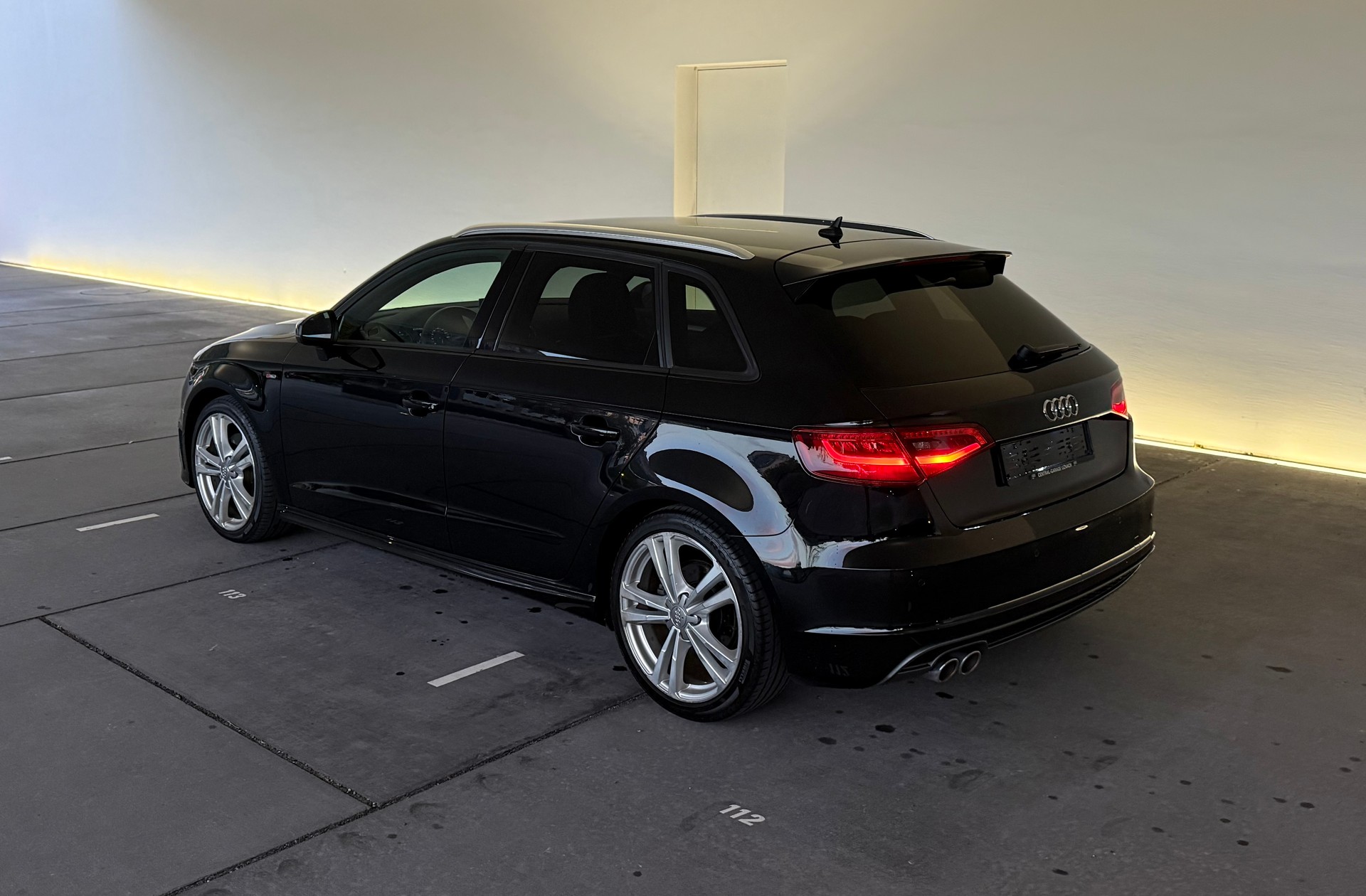 AUDI A3 Sportback 2.0 TDI S-LINE Quattro S-tronic-showroom-element-2