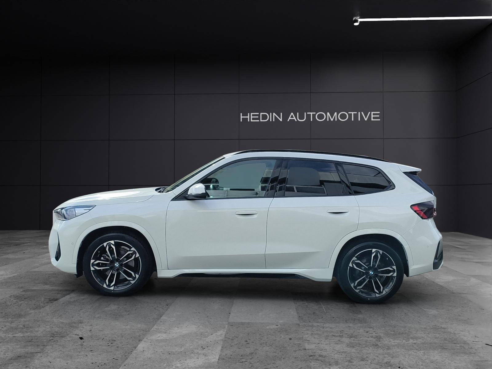 BMW X1 U11 23i xDrive paddles-showroom-element-1