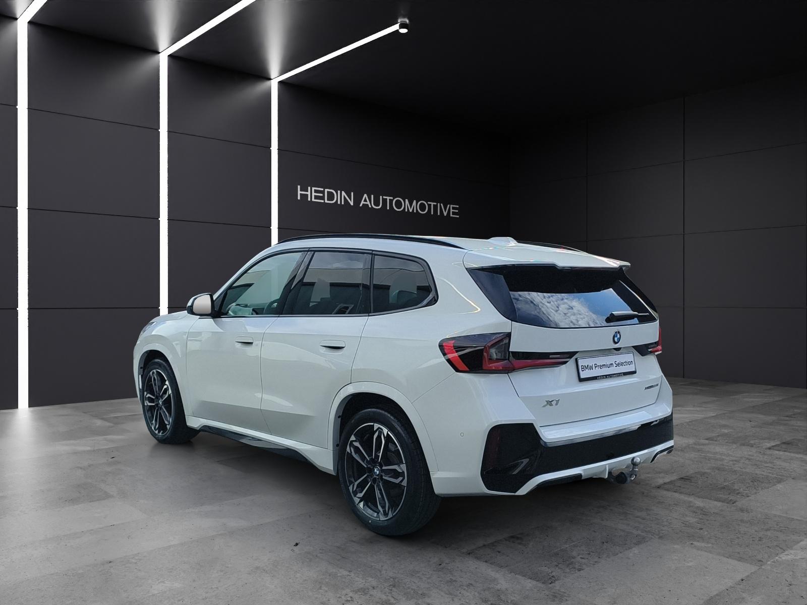BMW X1 U11 23i xDrive paddles-showroom-element-2