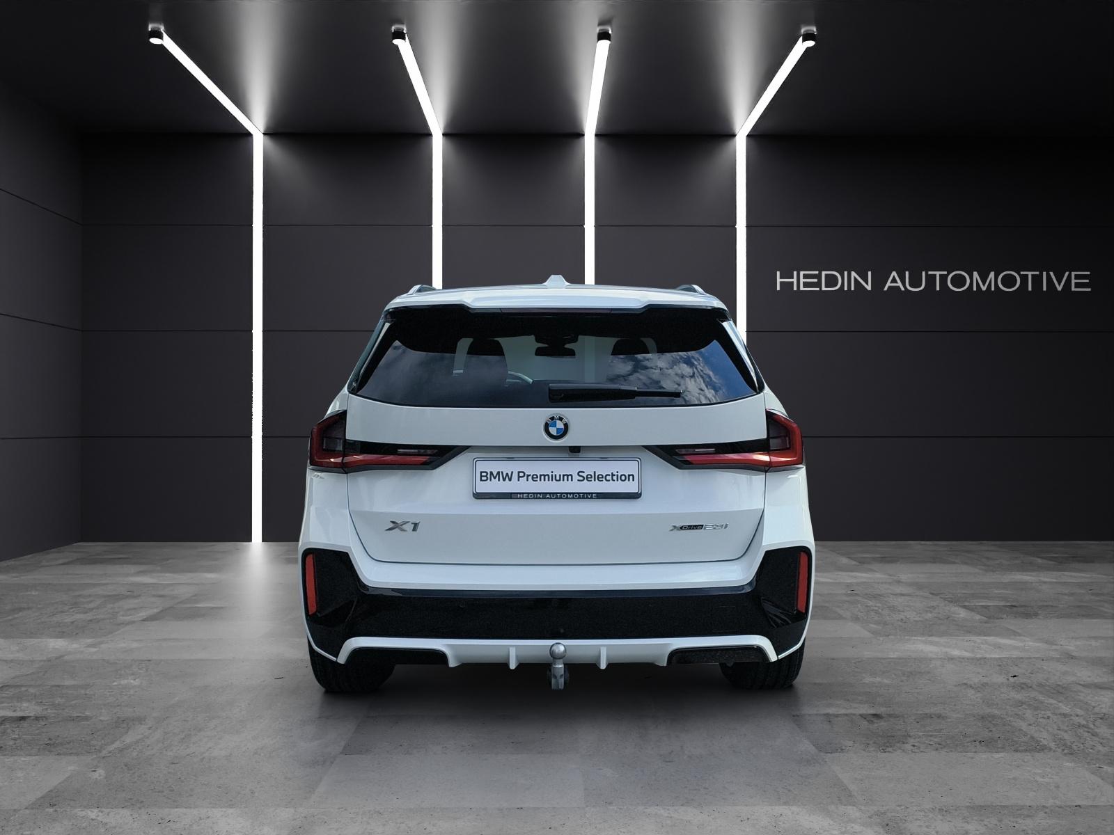BMW X1 U11 23i xDrive paddles-showroom-element-3