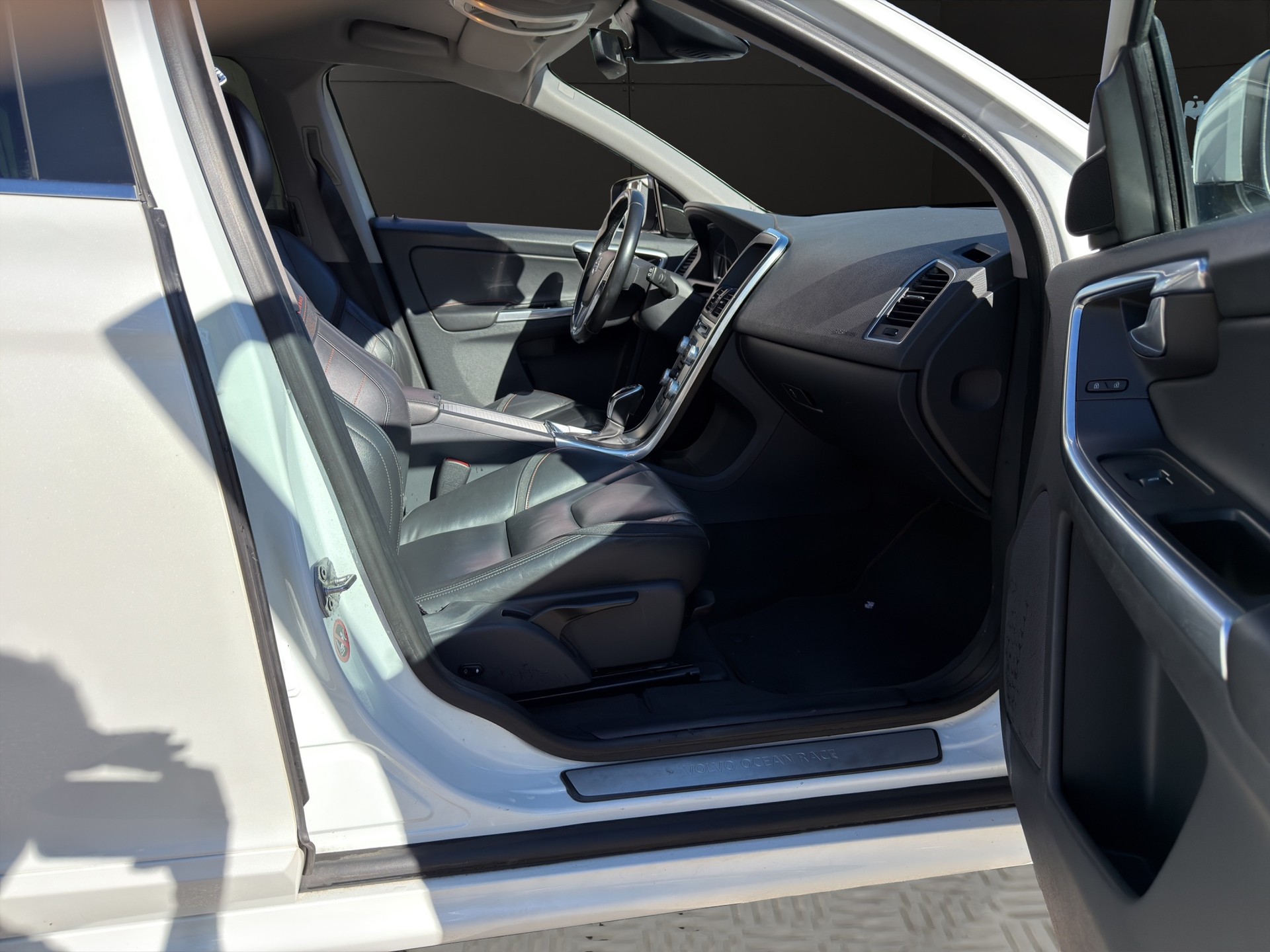 VOLVO XC60 T5 AWD OceanRace Geartronic-image-15