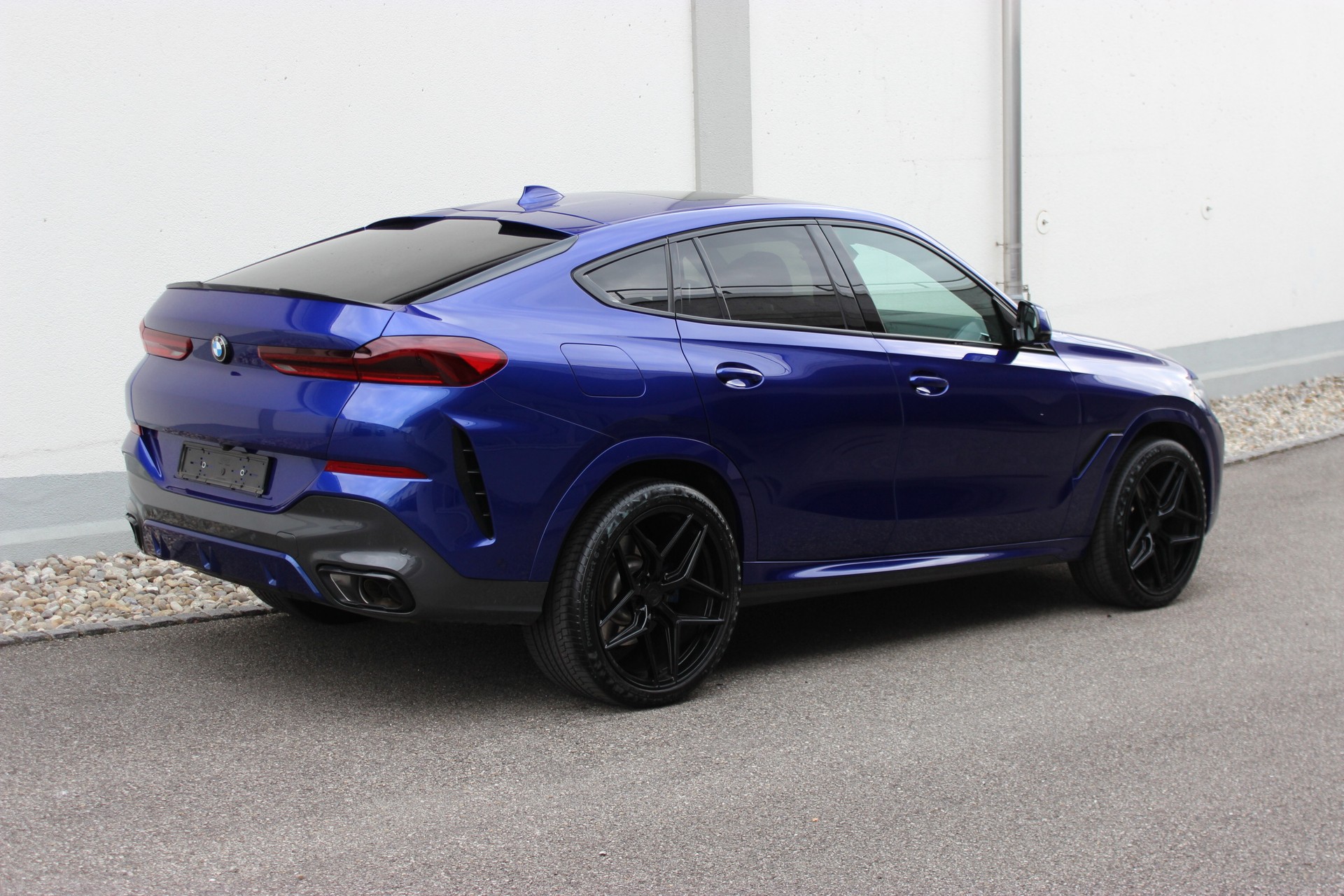 BMW X6 M50i INDIVIDUAL *SAN MARINO BLAU* 🎉1.88%-LEASINGAKTION🎉-image-4