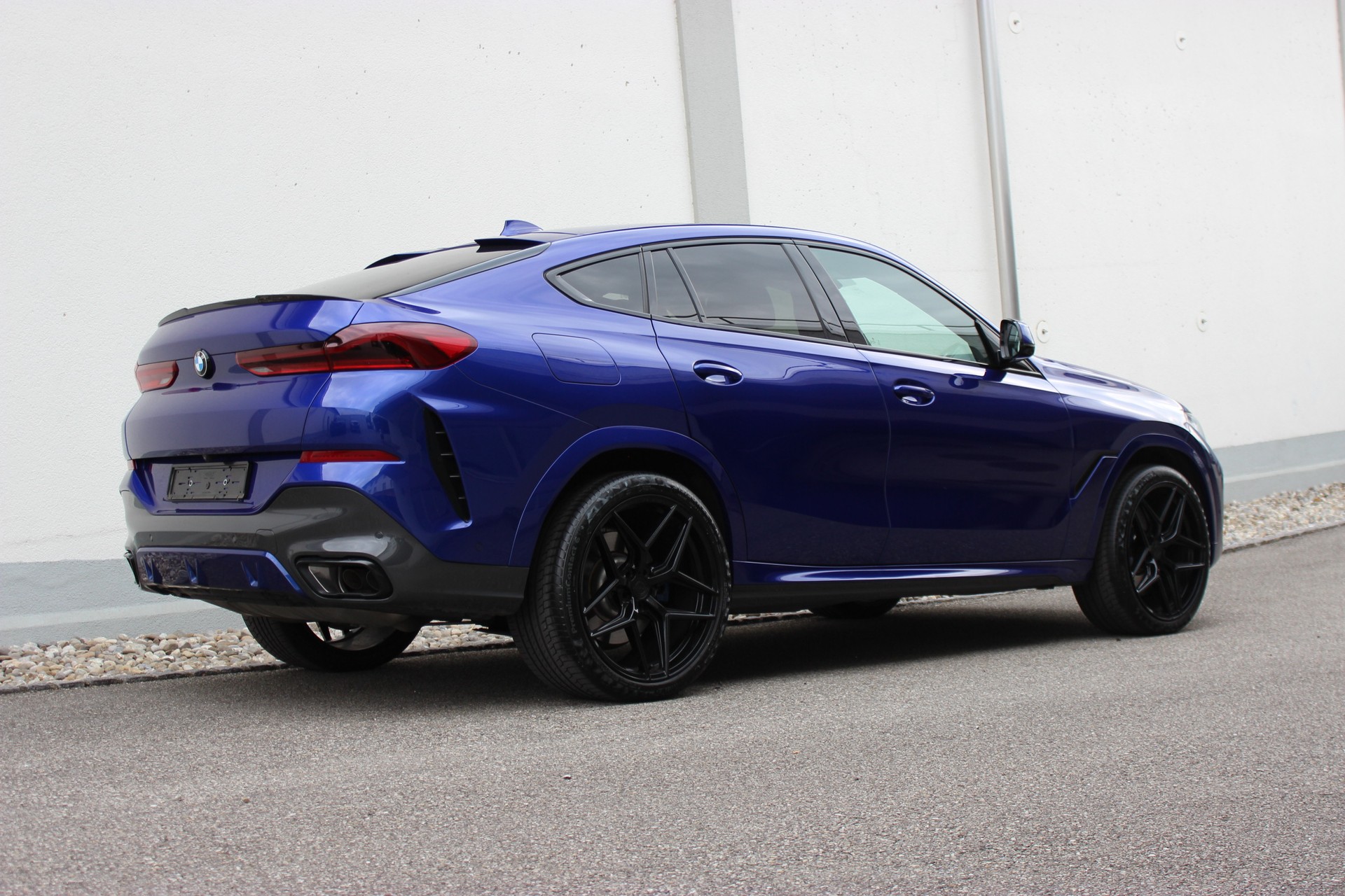 BMW X6 M50i INDIVIDUAL *SAN MARINO BLAU* 🎉1.88%-LEASINGAKTION🎉-showroom-element-2