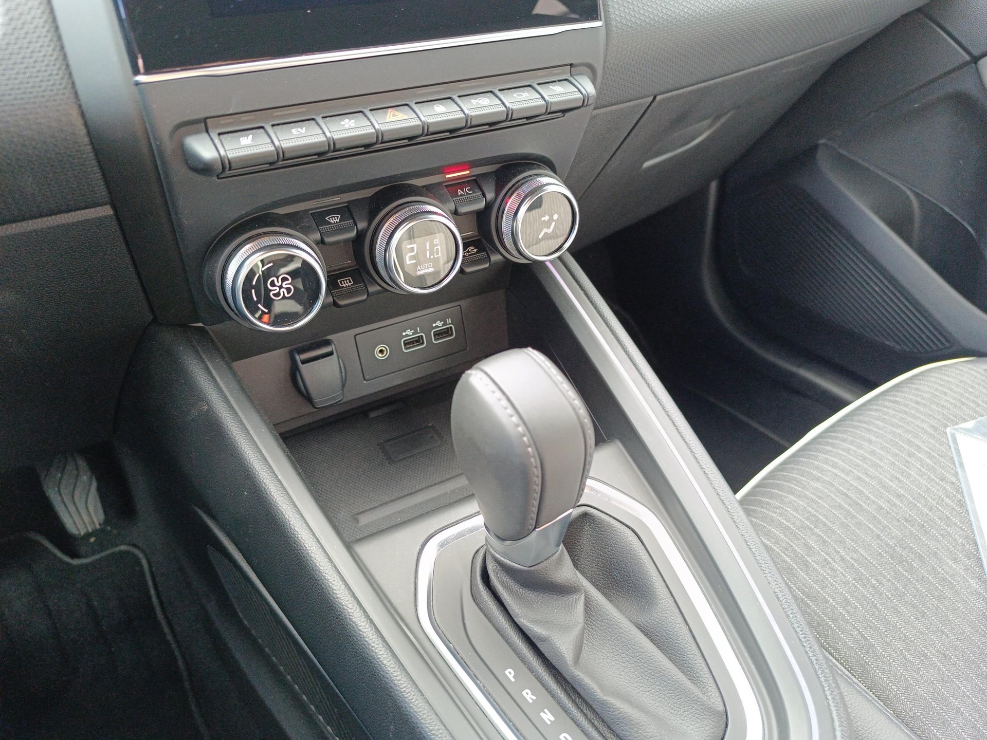 MITSUBISHI Colt 1.6 HEV Instyle-image-15