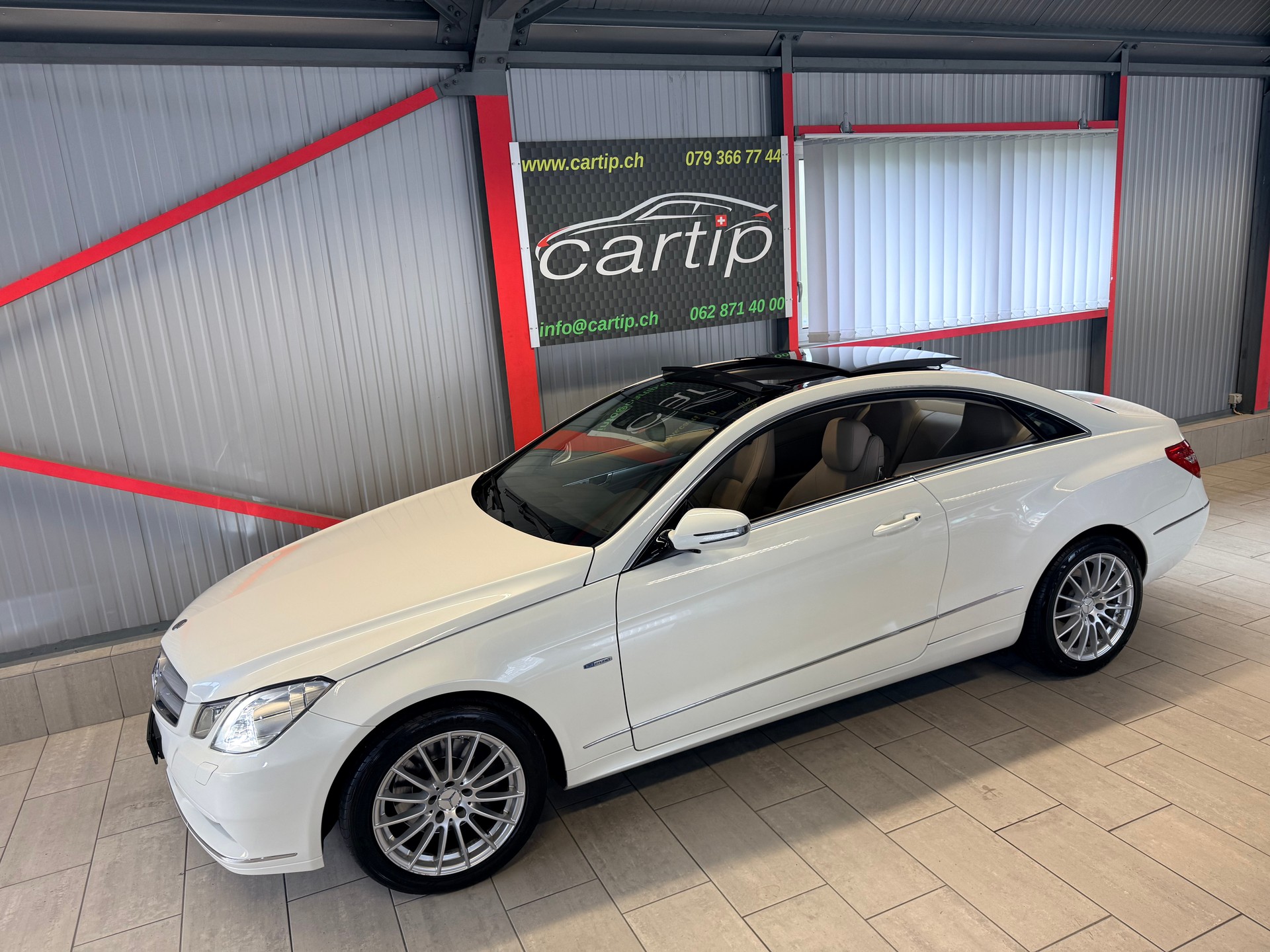 MERCEDES-BENZ E 350 CGI BlueEfficiency 7G-Tronic-image-4