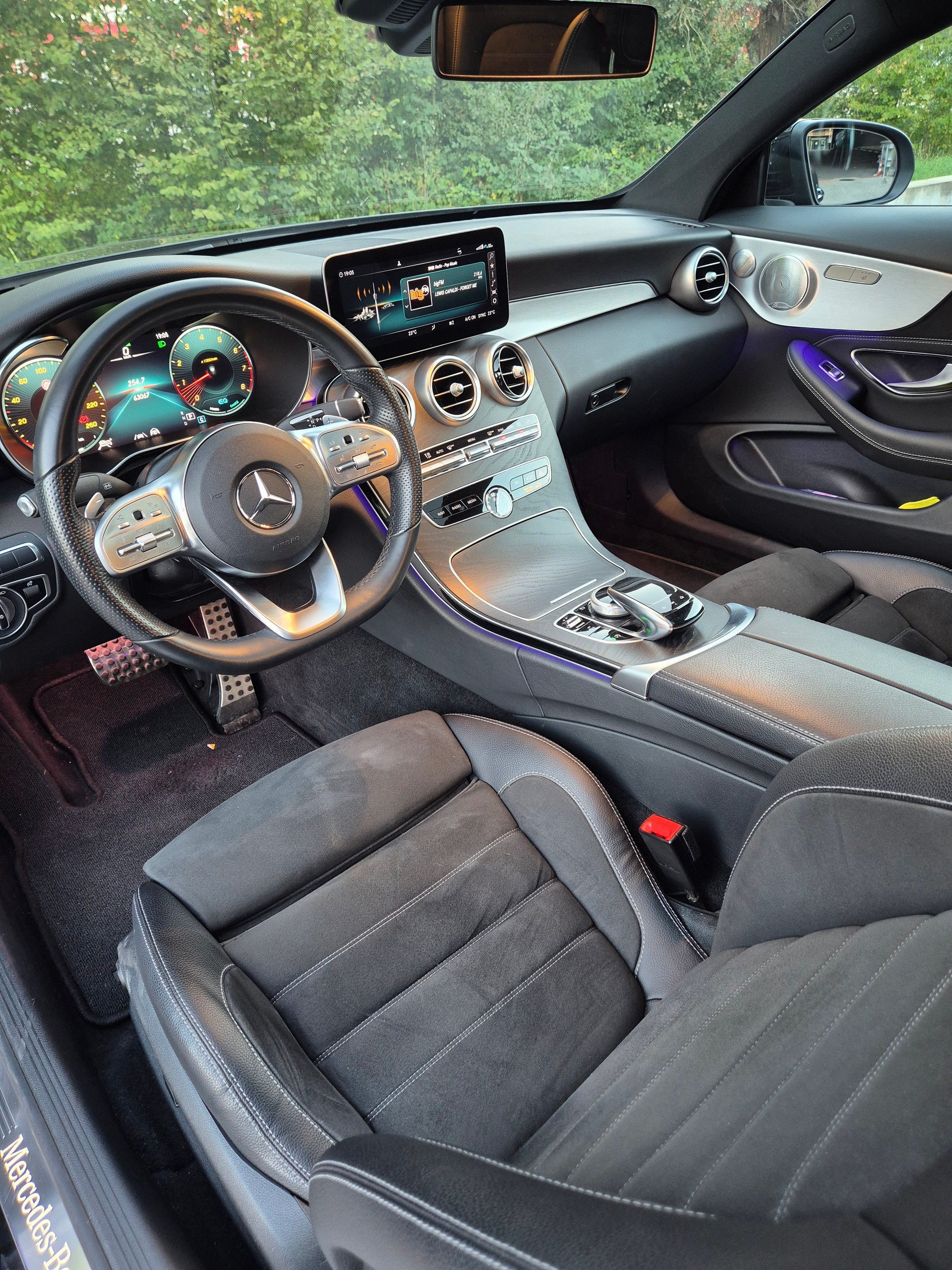 MERCEDES-BENZ C 300 AMG Line 4matic-image-4