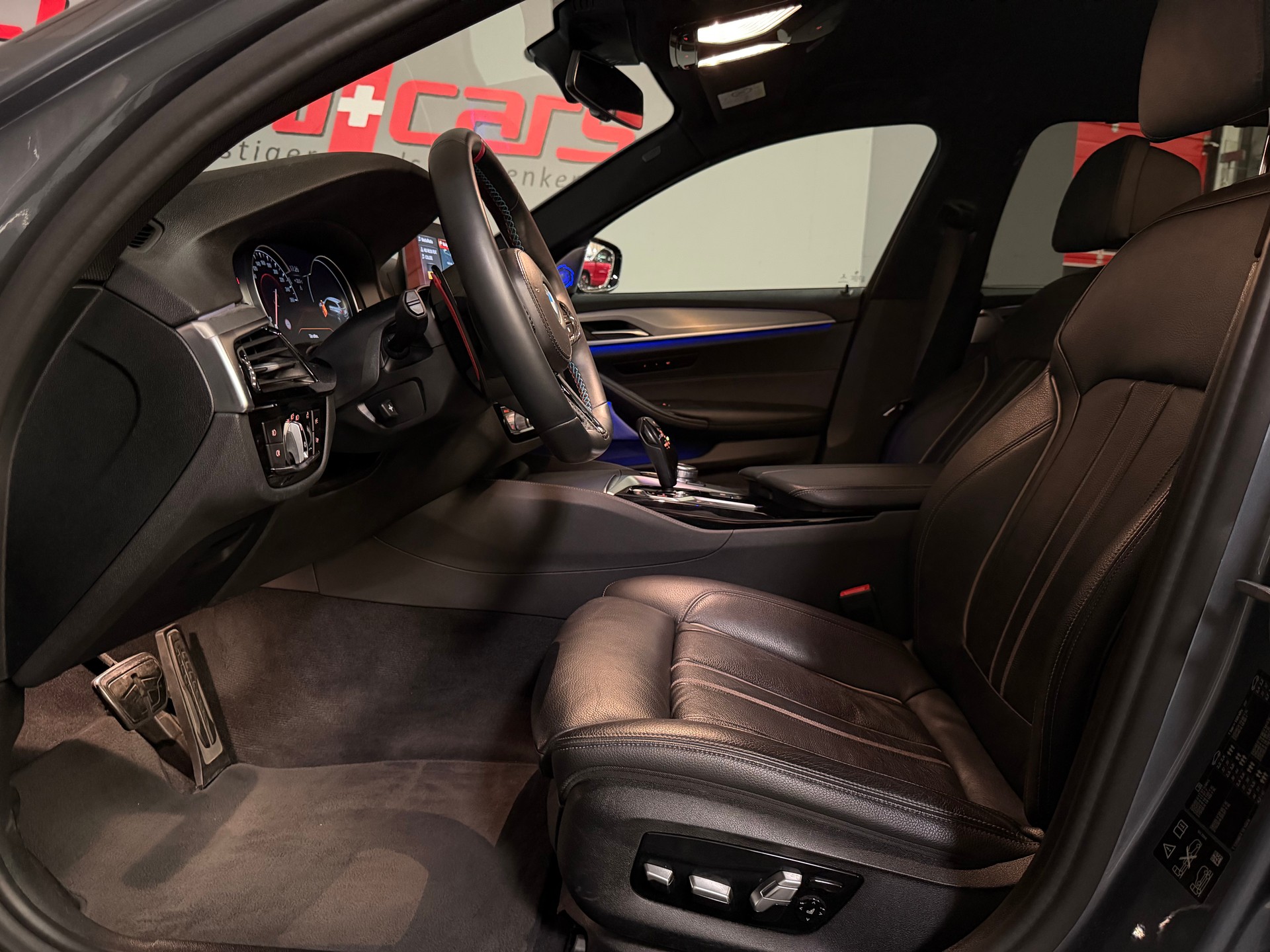 BMW 530i xDrive Touring Steptronic-image-21