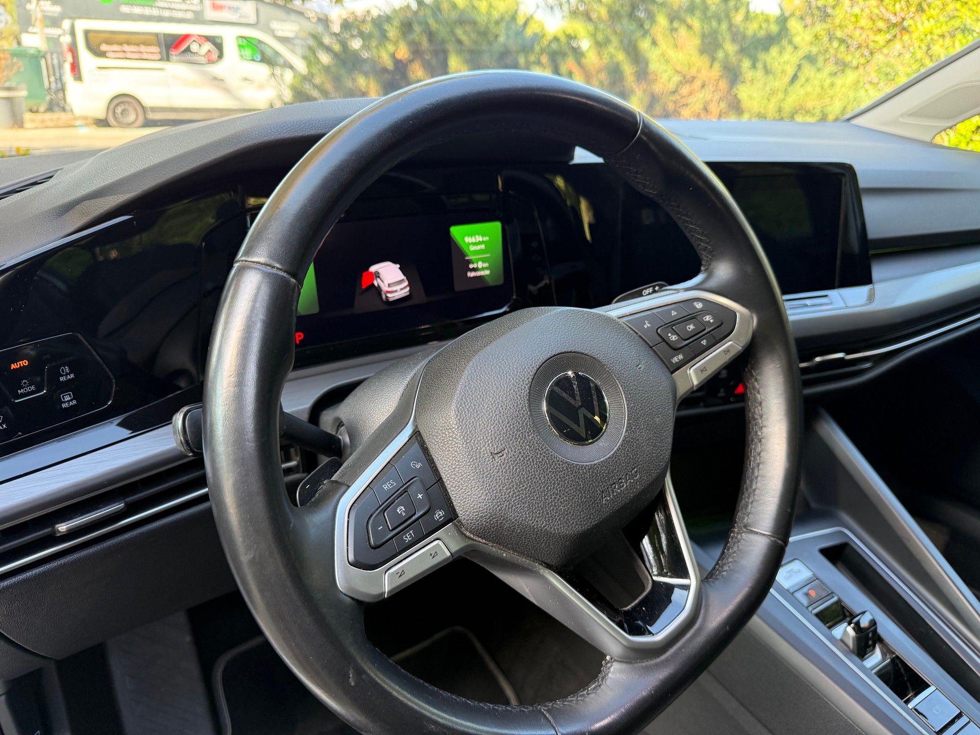 VW Golf 1.5 eTSI mHEV ACT Style DSG-image-11