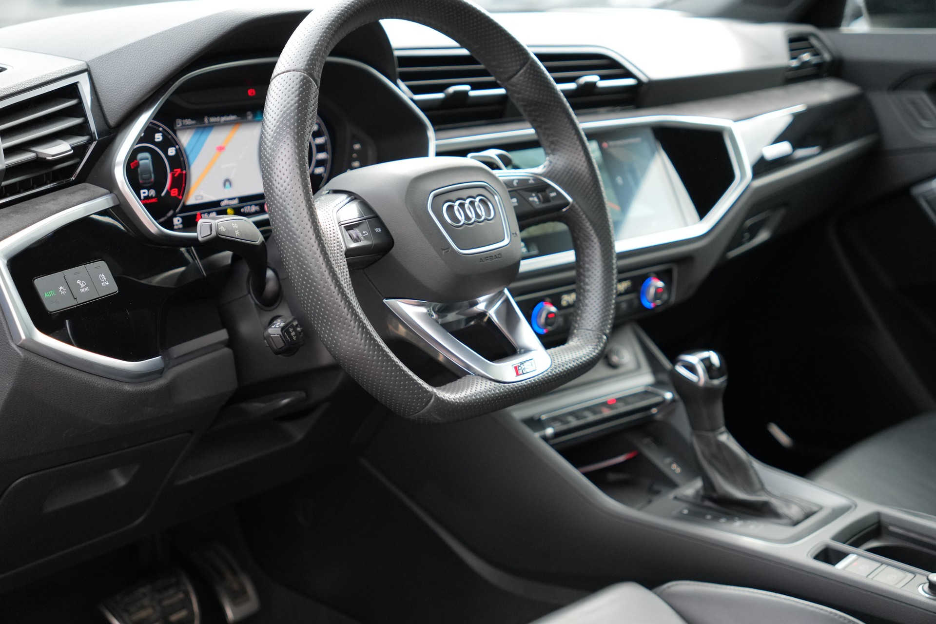 AUDI RS Q3 Sportback quattro S tronic (CH)-image-12