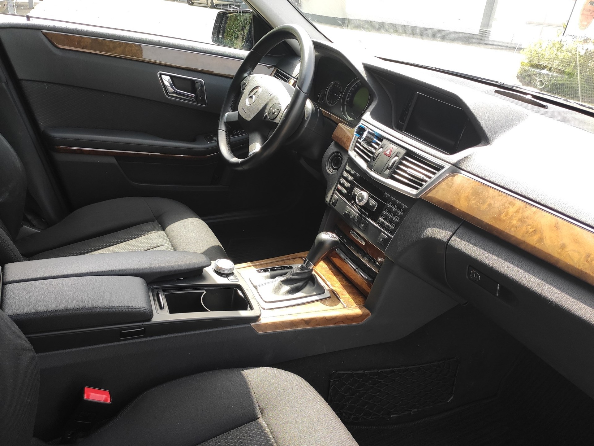 MERCEDES-BENZ E 250 CDI BlueEfficiency Elégance Automatic-image-3