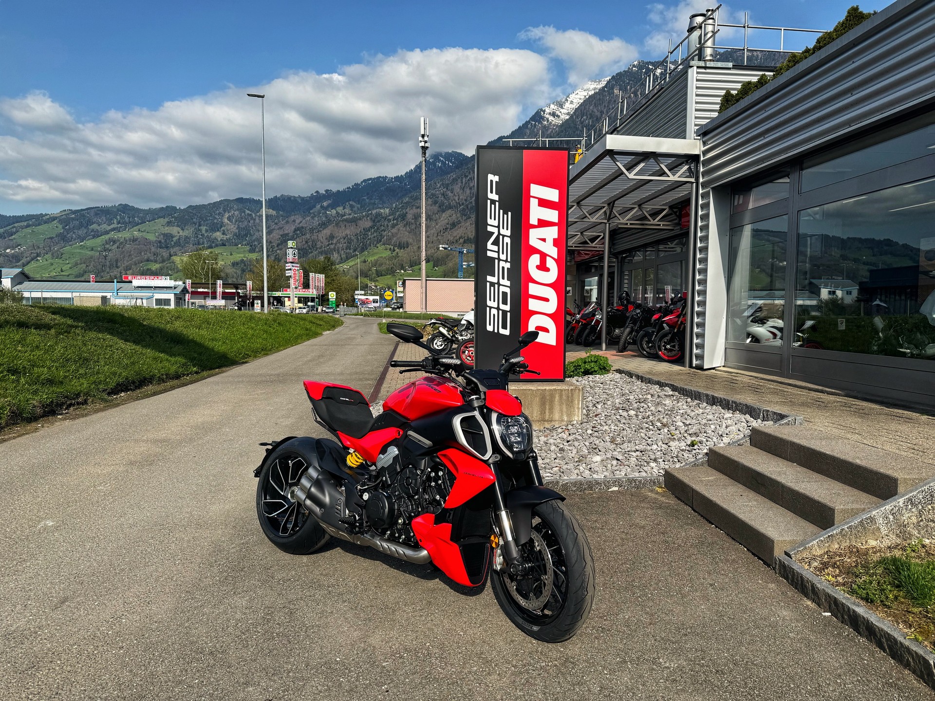 DUCATI Diavel V4