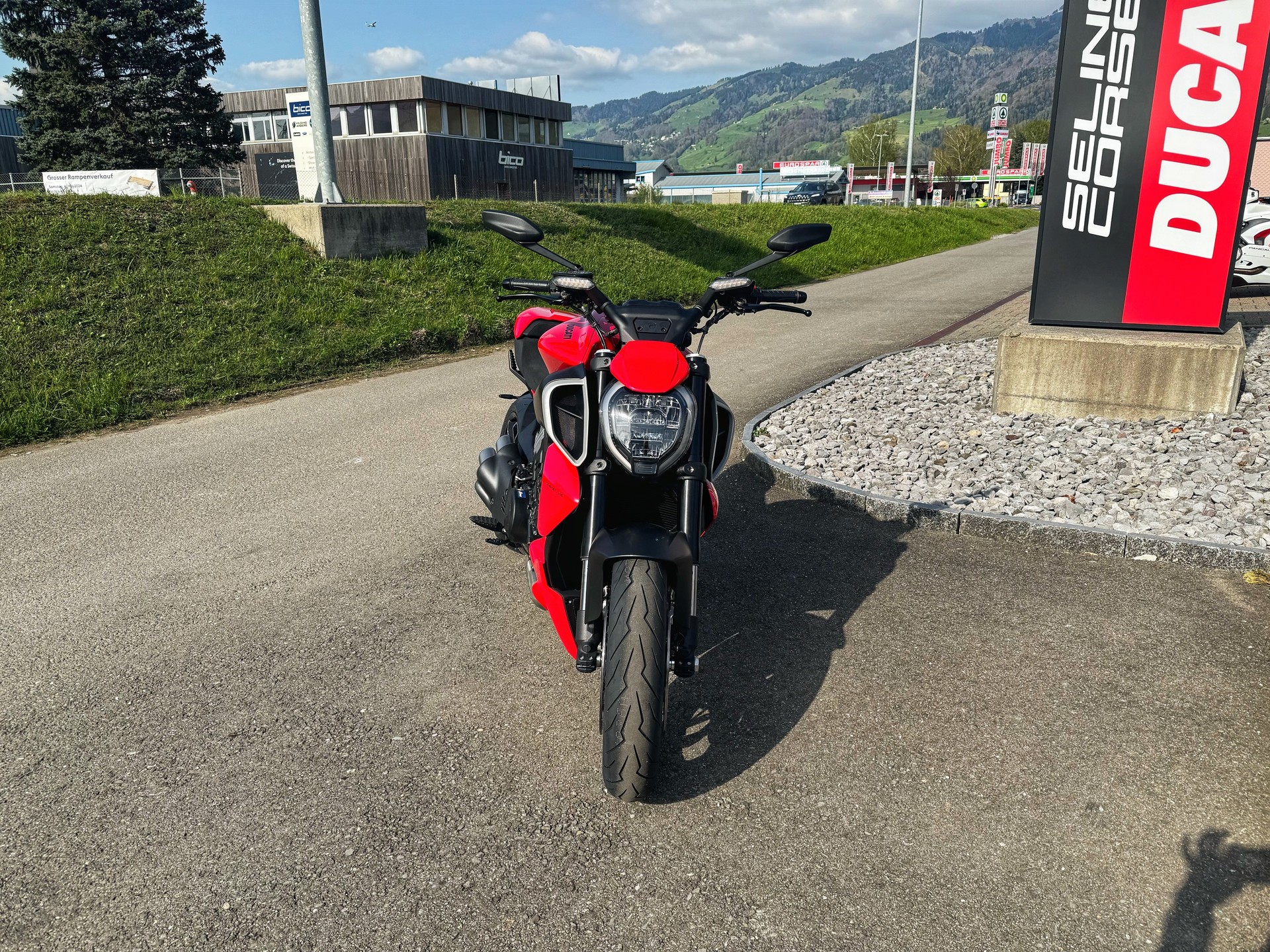 DUCATI Diavel V4-image-2