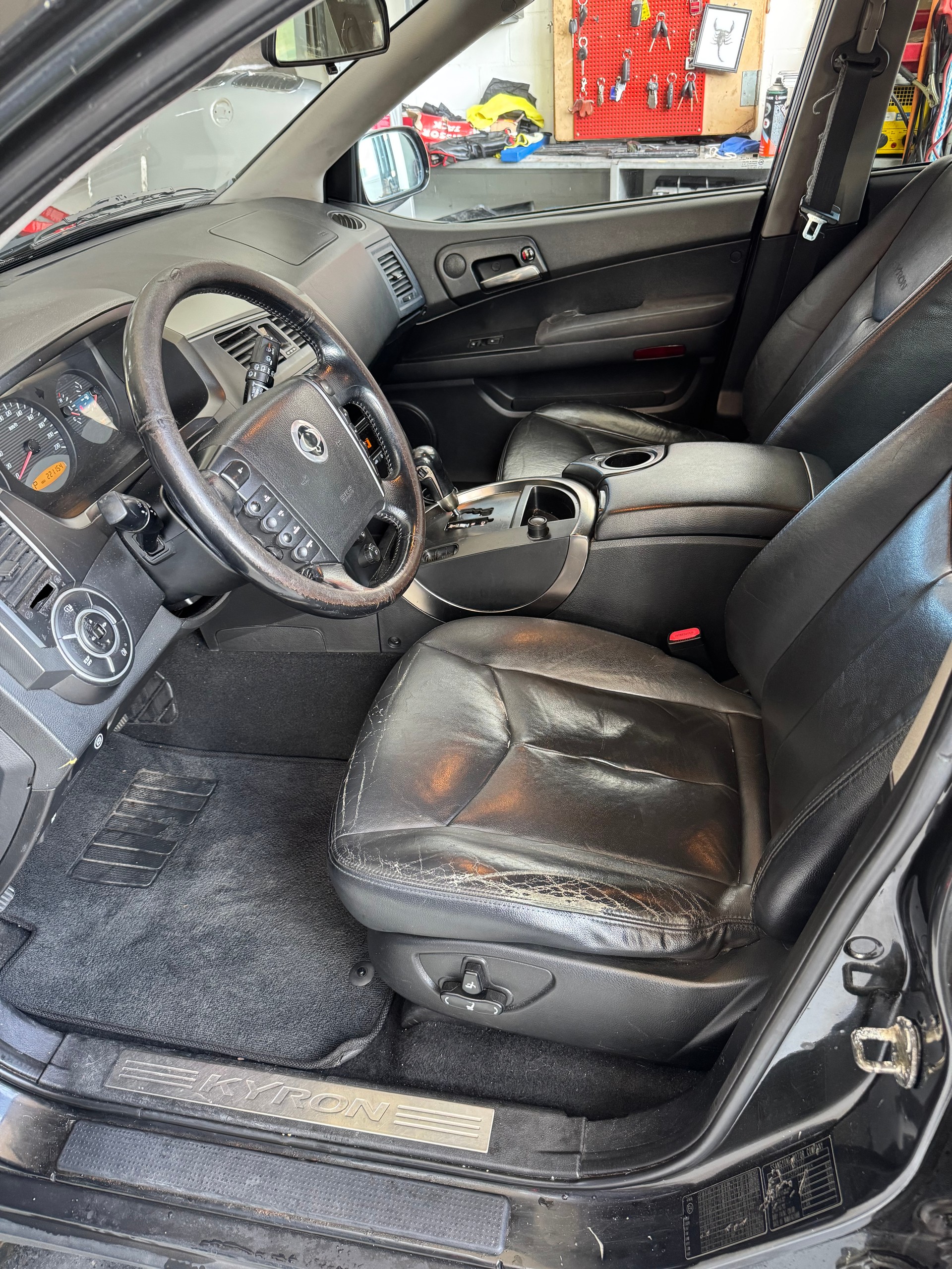 KGM-SsangYong Kyron 270 Xdi 4WD Comfort Automatic-image-6