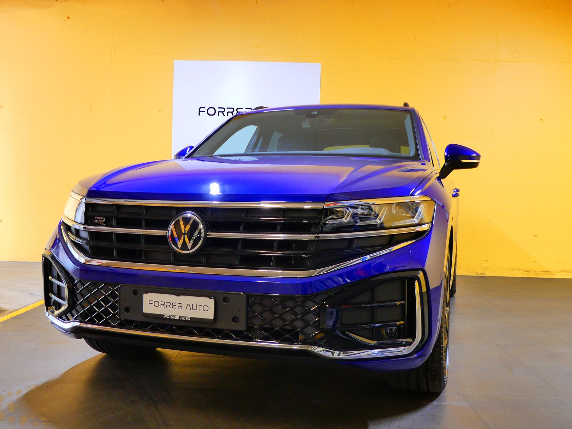 VW Touareg 3.0 TDI R-Line Tiptronic-image-2