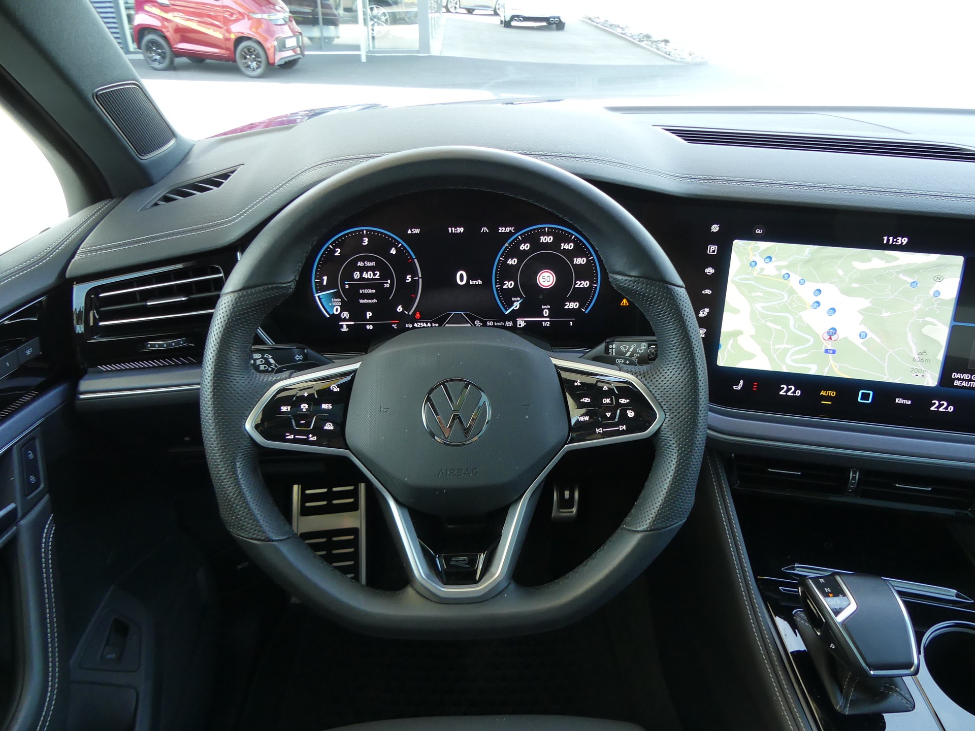 VW Touareg 3.0 TDI R-Line Tiptronic-image-15