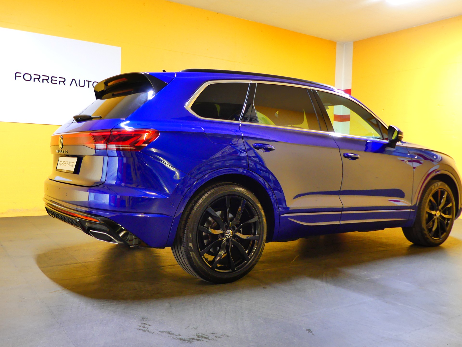 VW Touareg 3.0 TDI R-Line Tiptronic-image-3