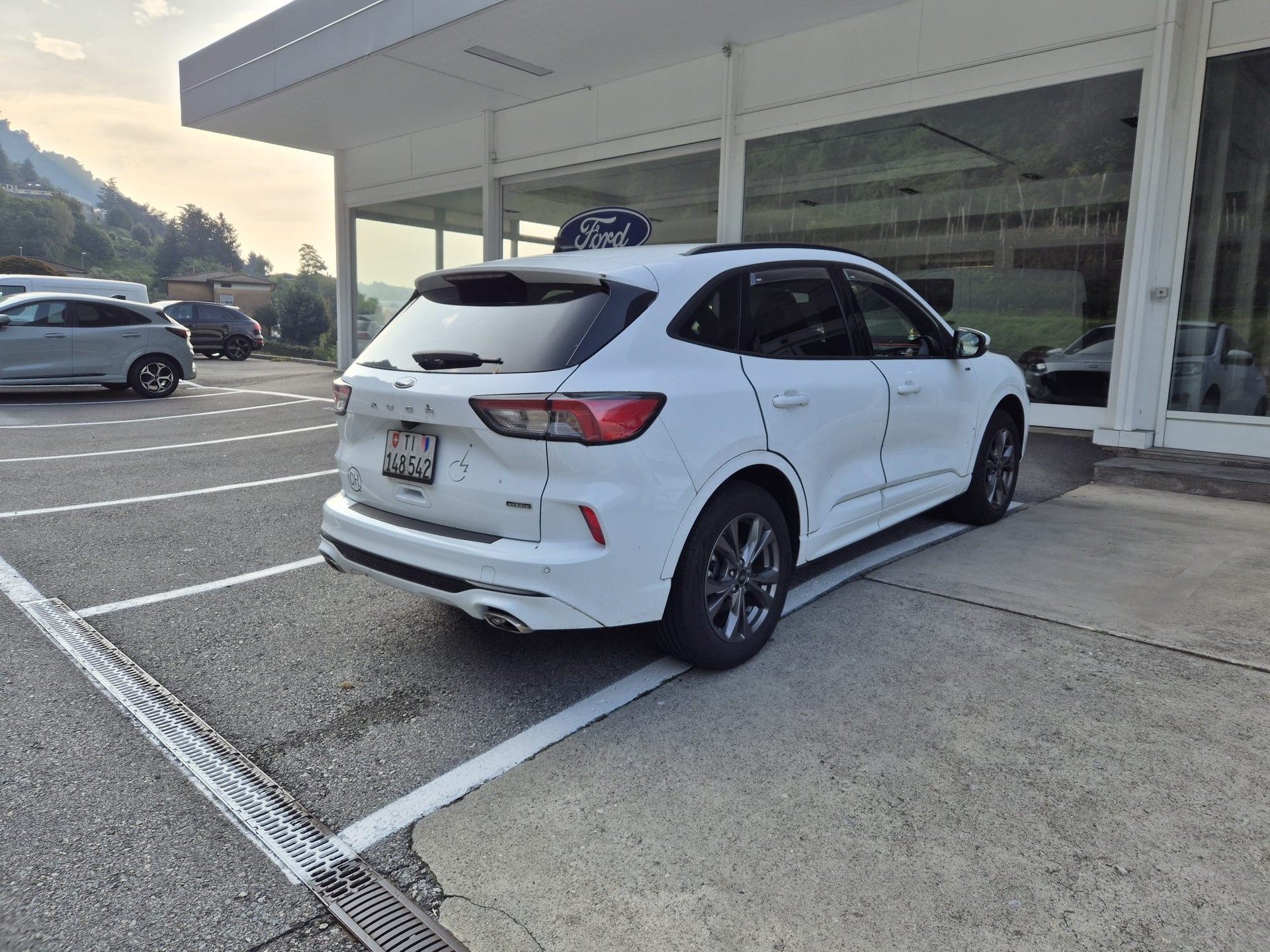 FORD Kuga 2.5 PHEV ST-Line X 2WD-image-2