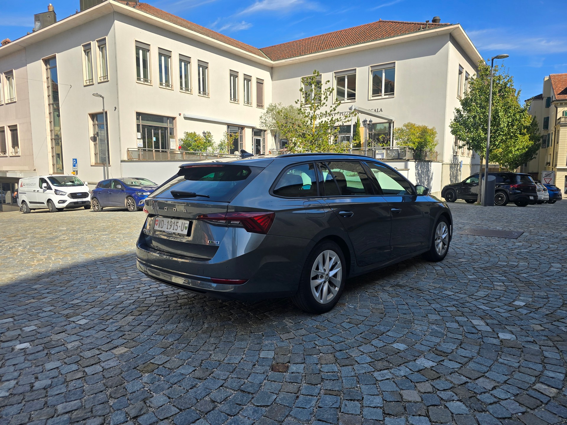 SKODA Octavia Combi 1.0 TSI mHEV DSG Ambition-image-4