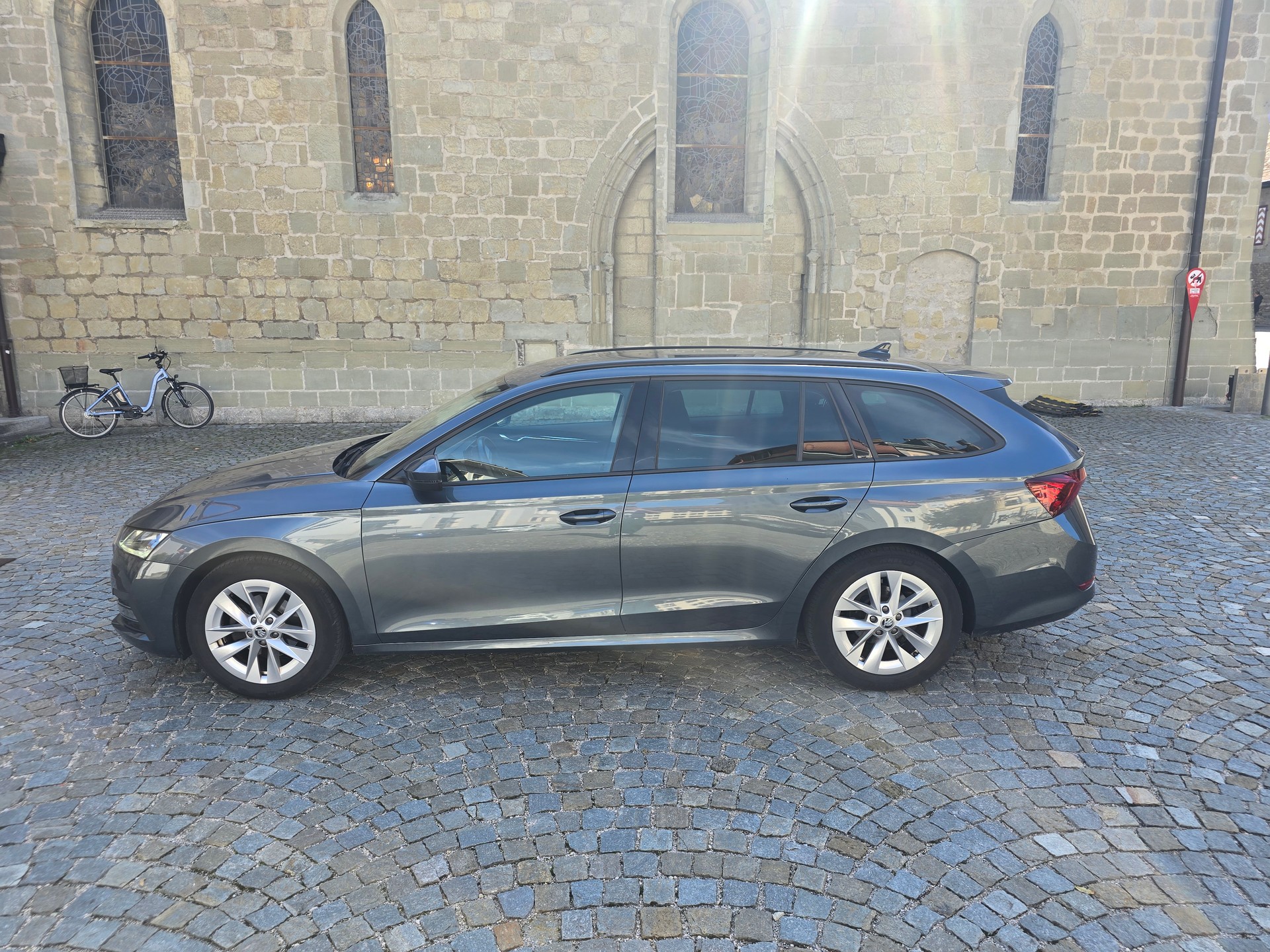 SKODA Octavia Combi 1.0 TSI mHEV DSG Ambition-image-1