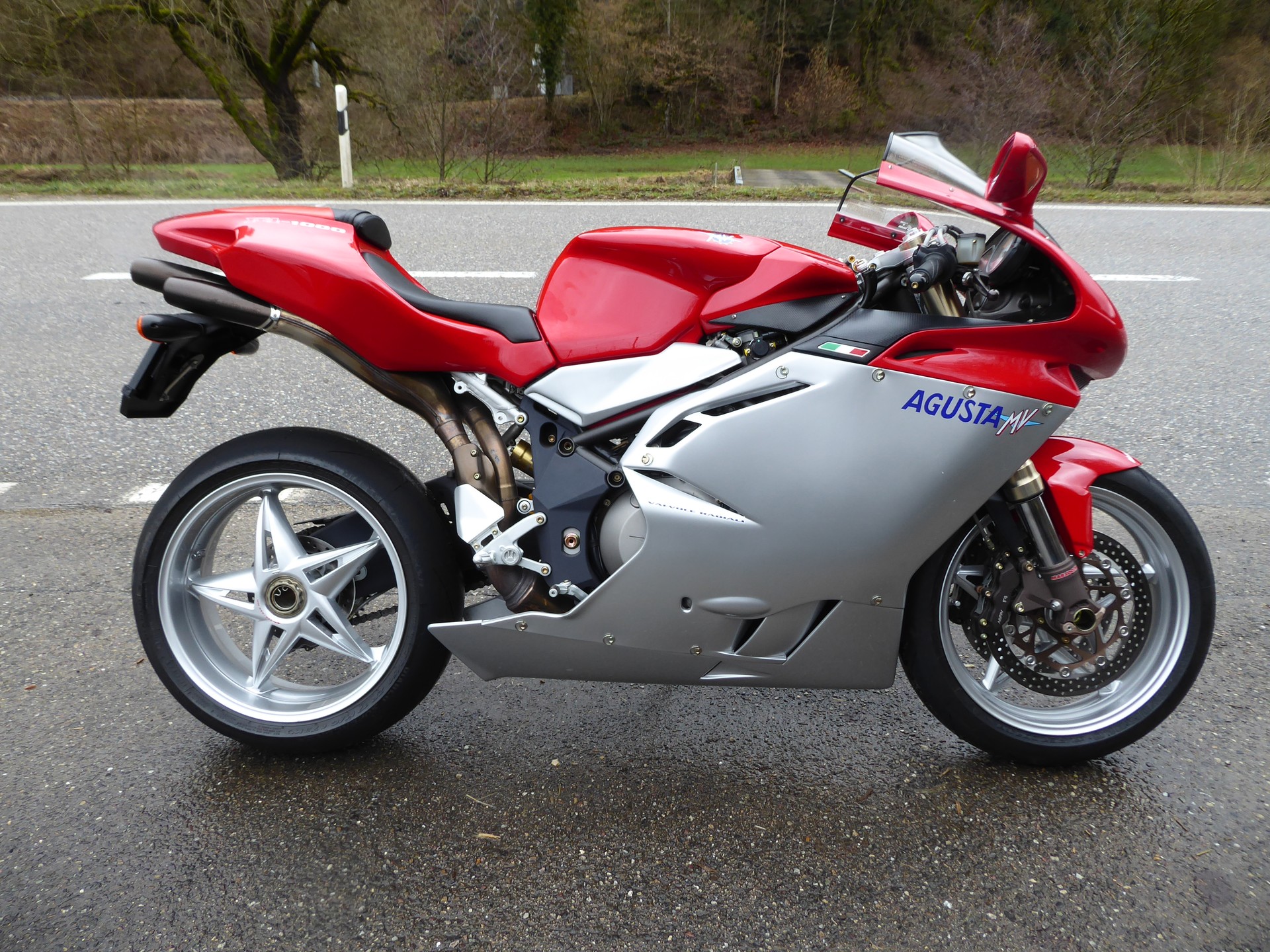 MV AGUSTA F4-image-0