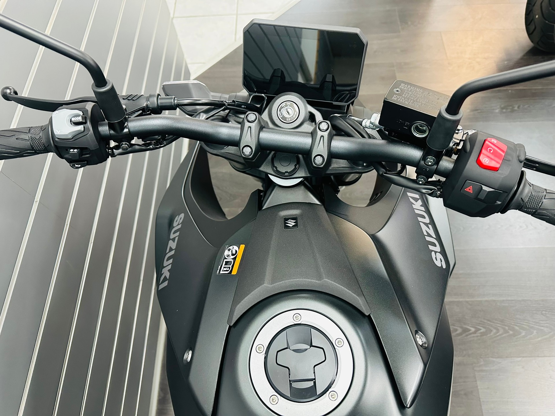 SUZUKI GSX-8S-image-7
