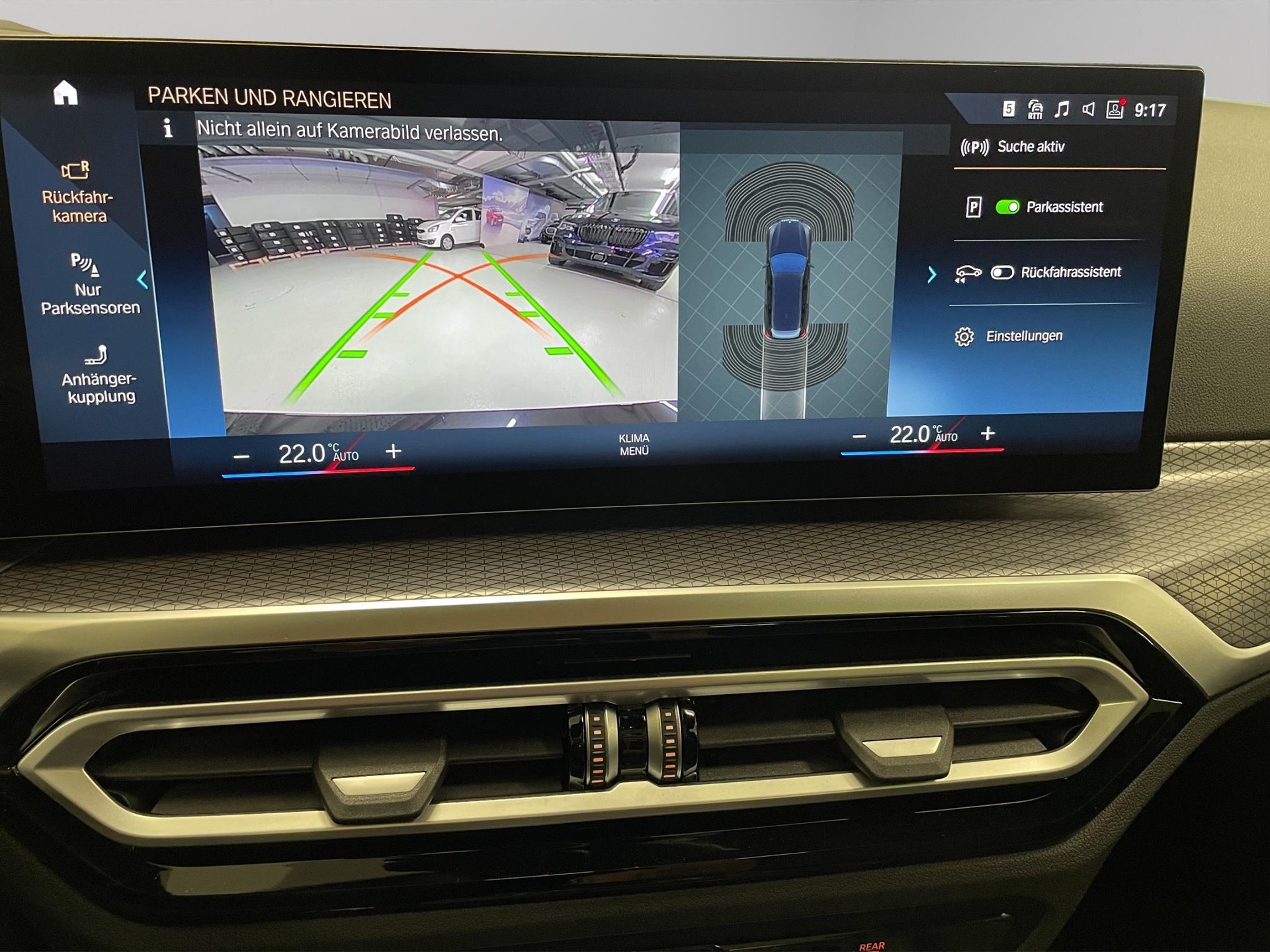 BMW 320e xDrive Touring-image-16