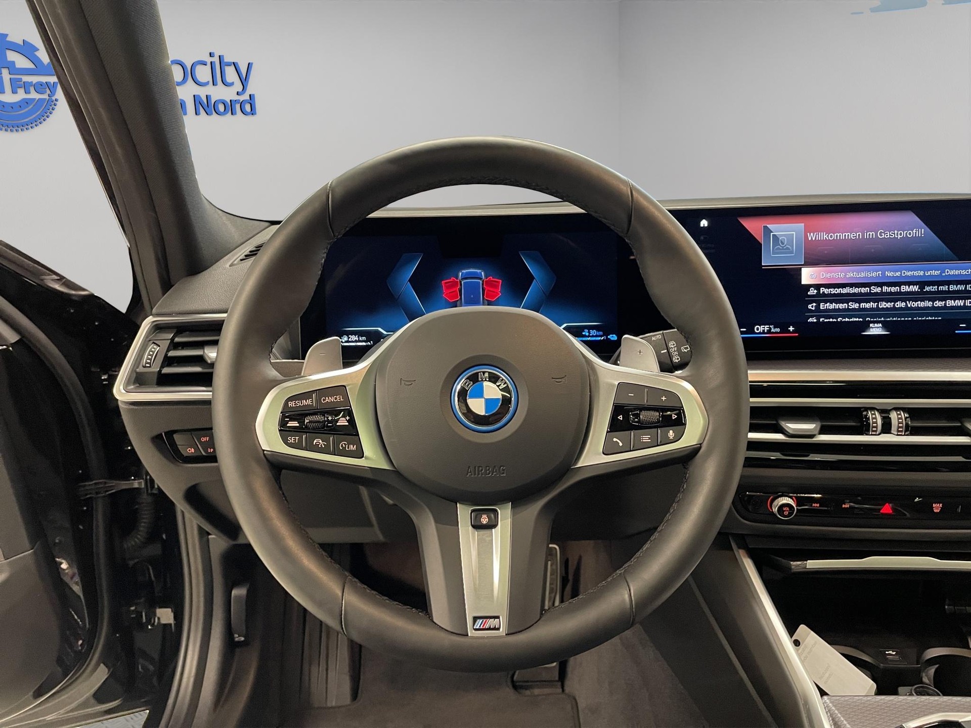 BMW 320e xDrive Touring-image-13