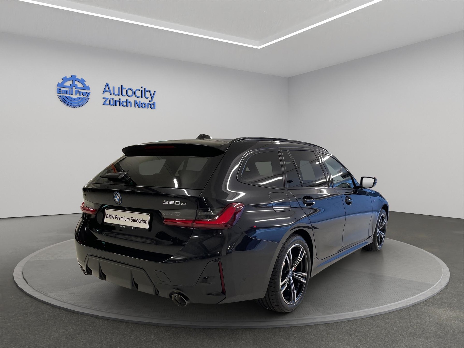 BMW 320e xDrive Touring-showroom-element-3